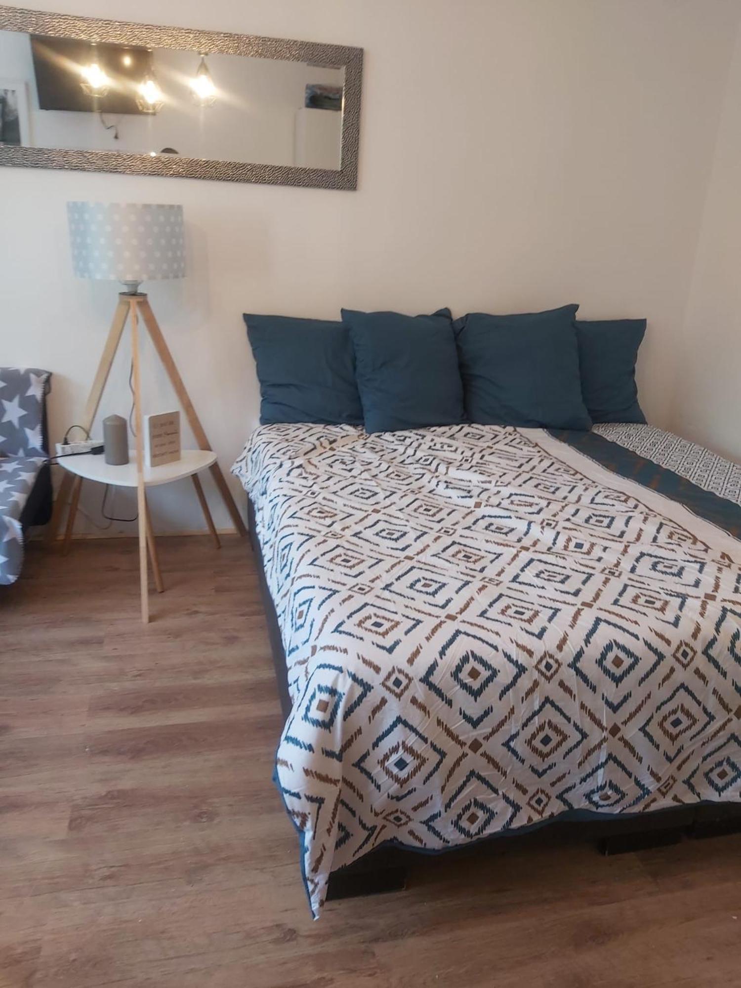 Apartment *** Comfortable 30m2 Studio Hansaring 19 *** Mediapark / Messe / Dom Cologne
