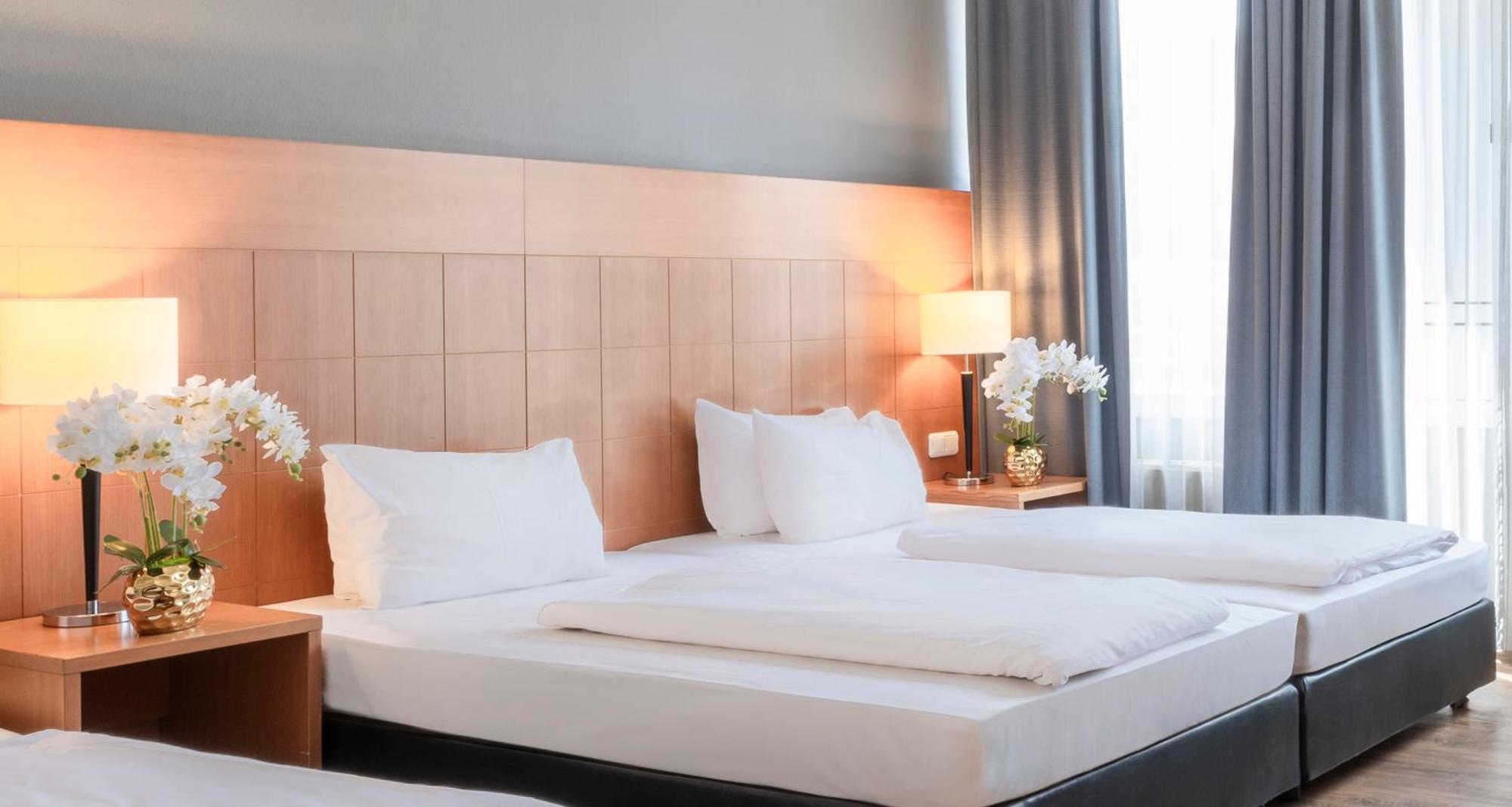 Plaza Premium Kolonia