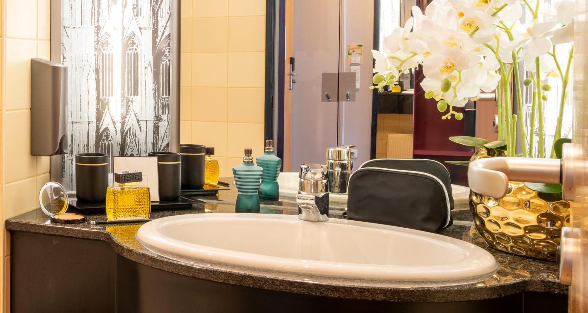 Hotel Plaza Premium 4*