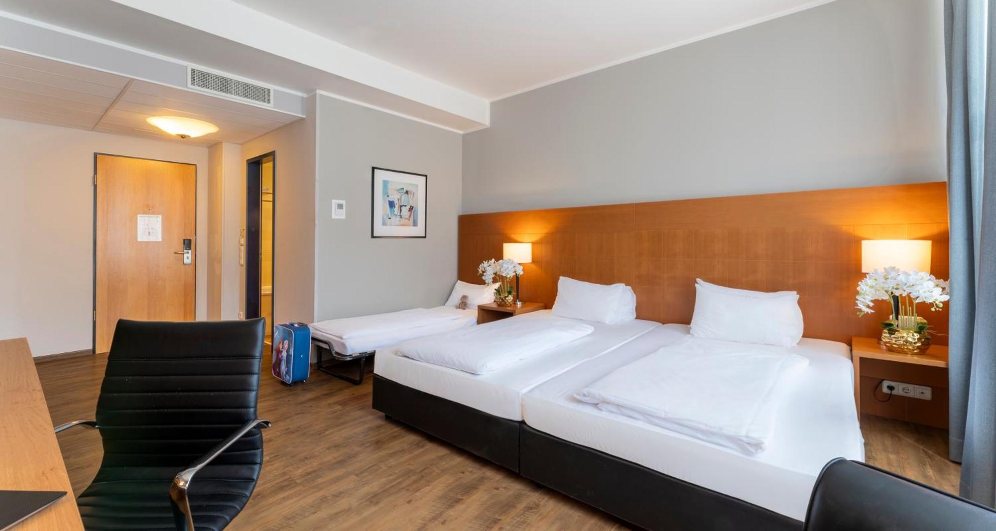 Plaza Premium 4*