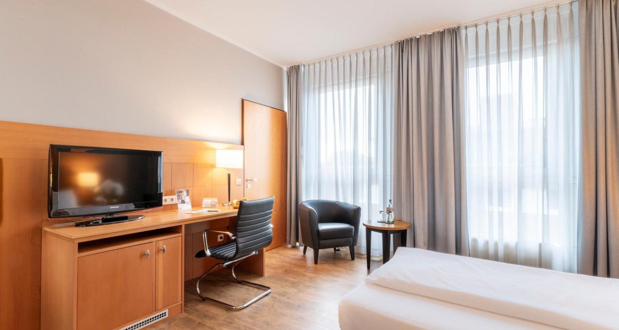 Hotel Plaza Premium 4*