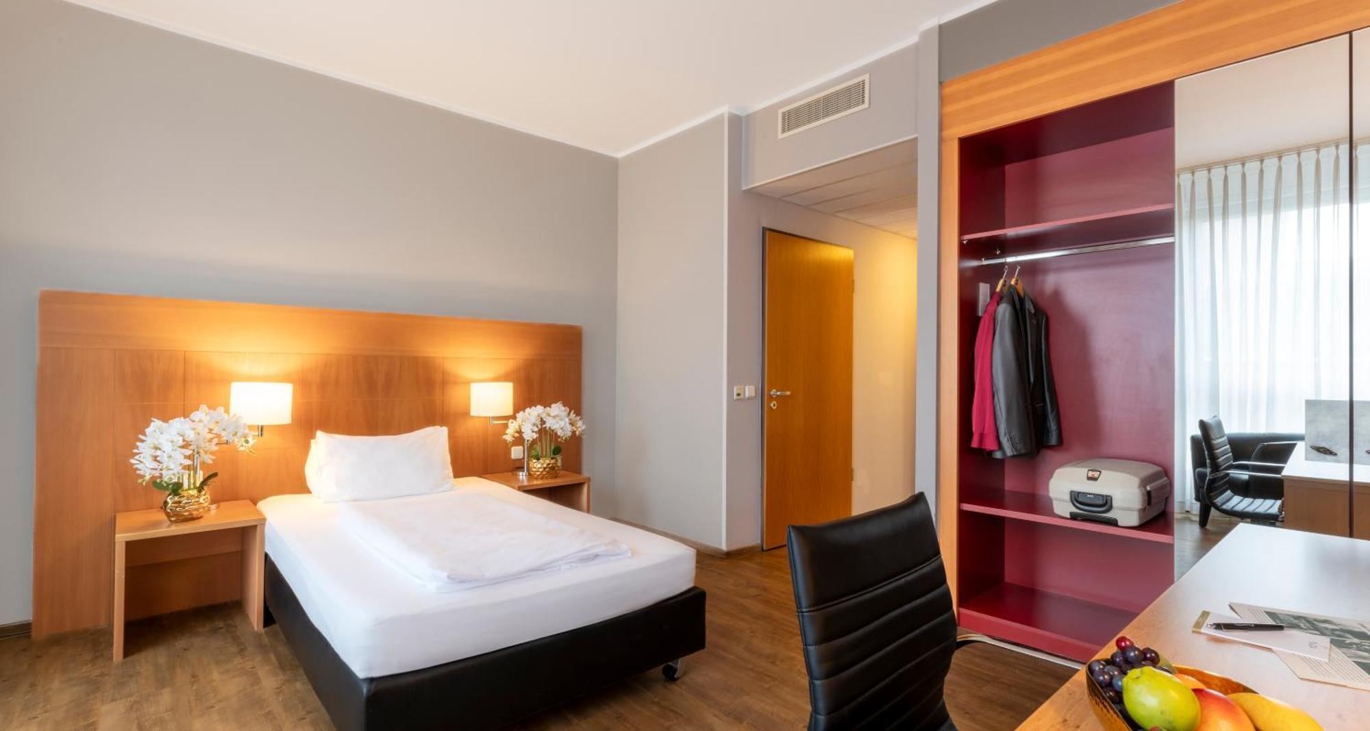 Plaza Premium 4* Kolonia