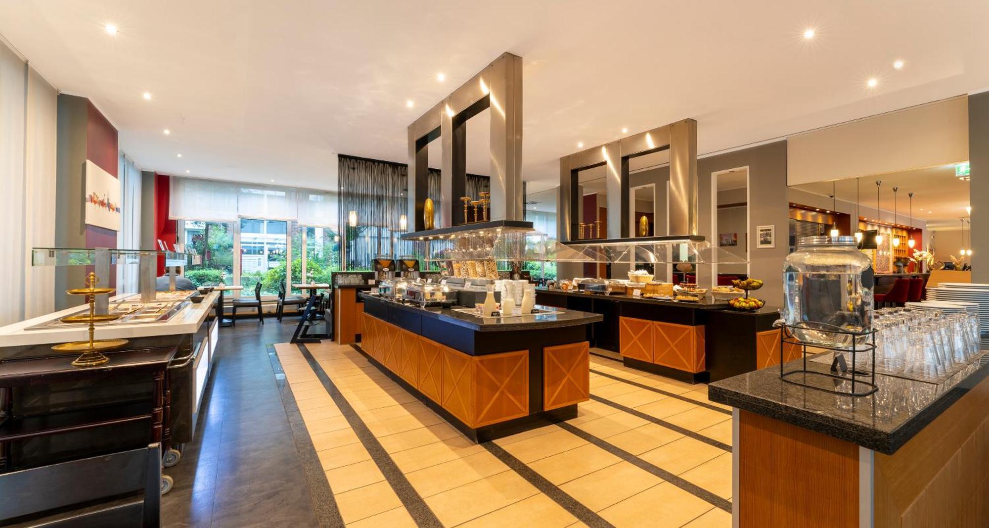Hotel Plaza Premium 4*
