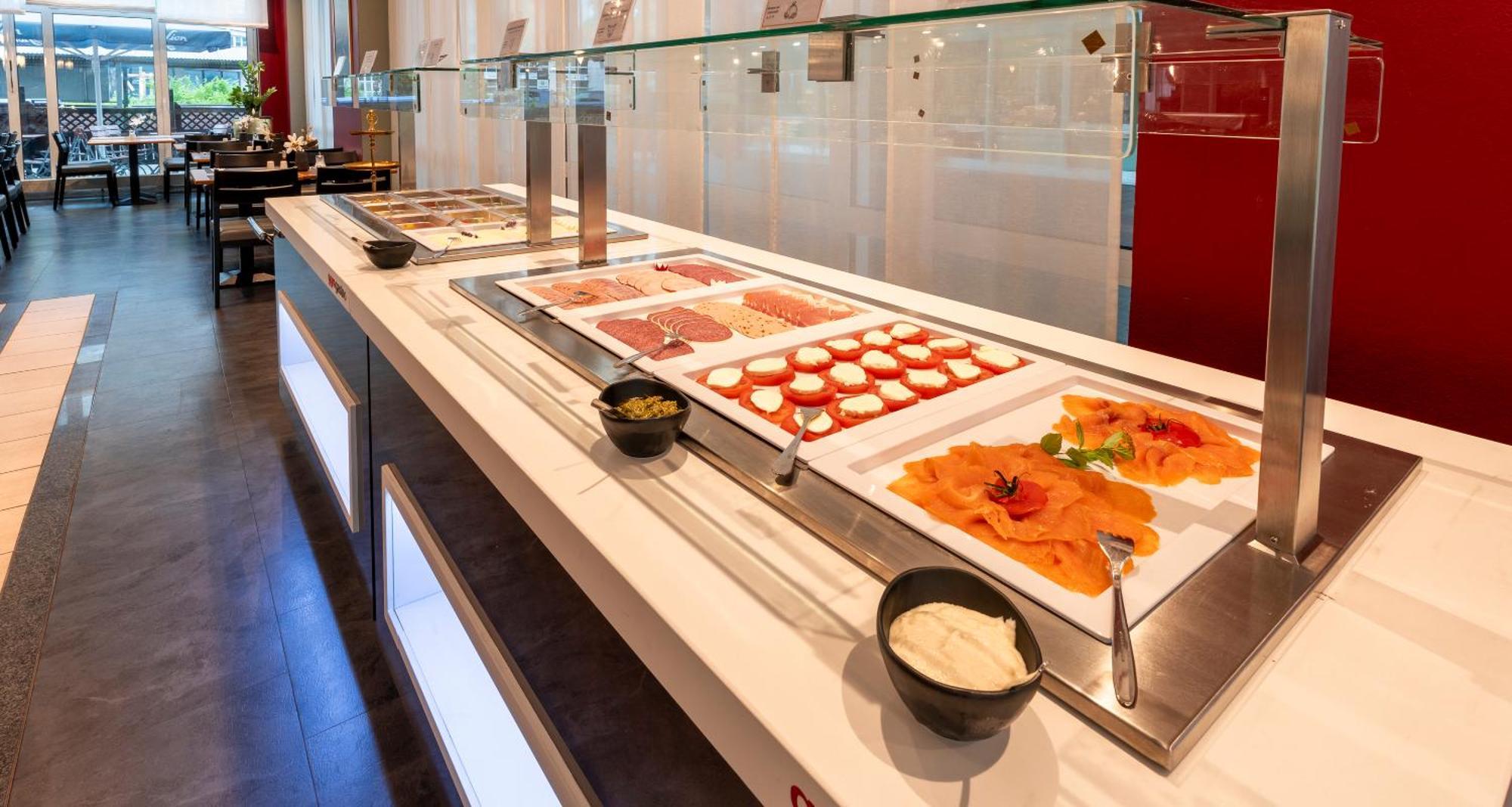 Hotel Plaza Premium Kolonia