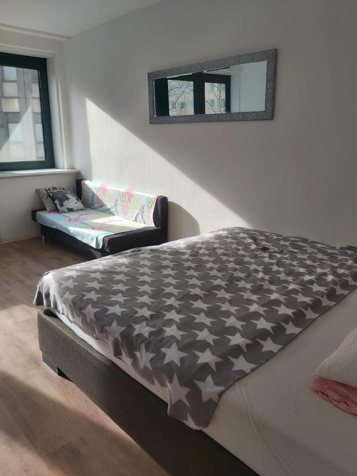 *** Comfortable 30m2 Studio Hansaring 19 *** Mediapark / Messe / Dom * Cologne