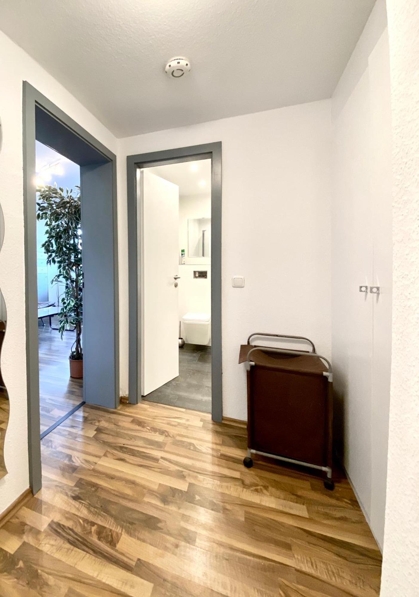 Domspitzen-blick, Cooles 2 Mit Indoor-swimmingpool Auf Dem Dach, Kueche Und Smart-tv Appartement Keulen