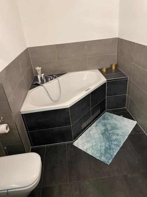Luxurioese Mit Sauna Und Whirlpool Köln