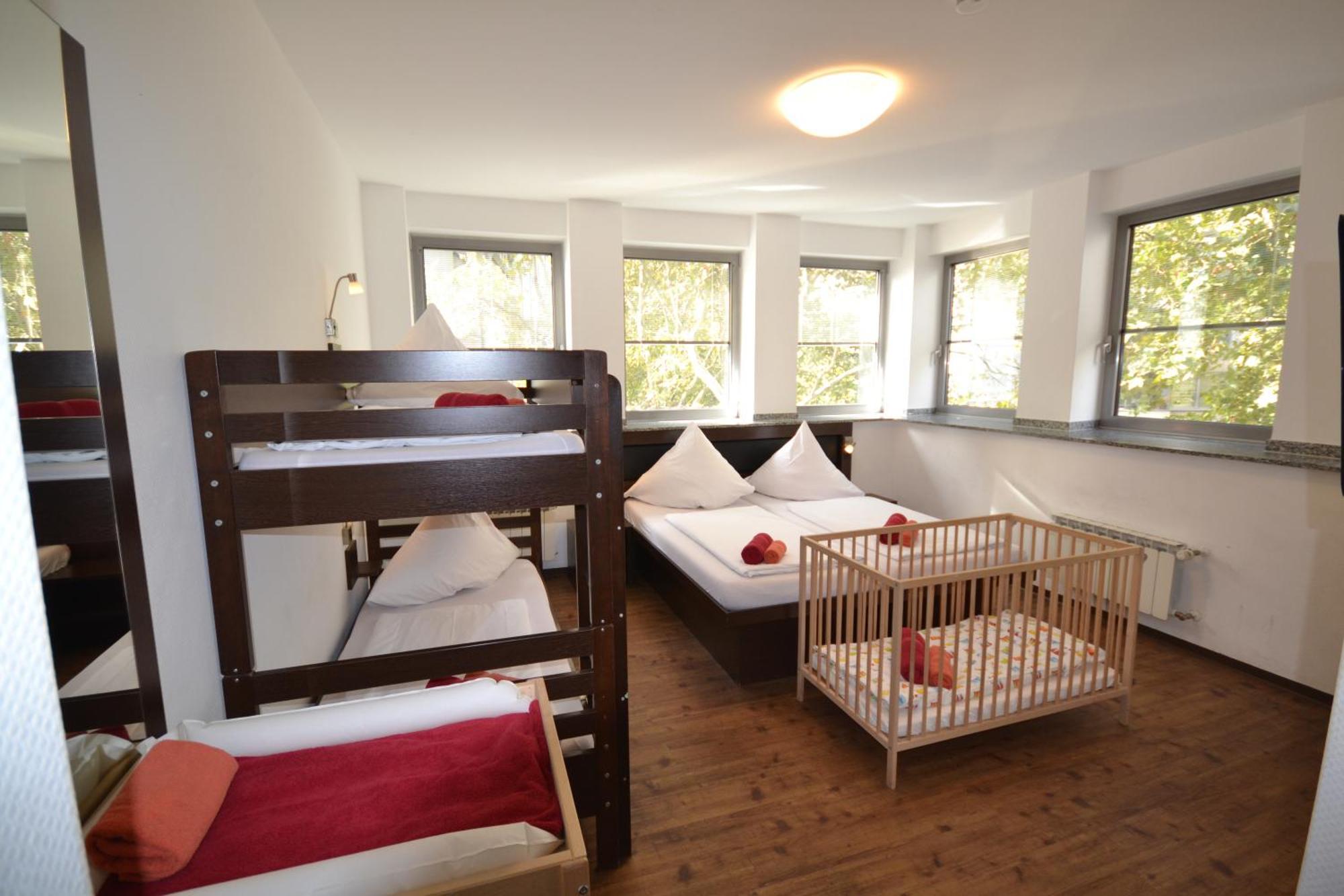 Hotel Hostel Koeln 2*