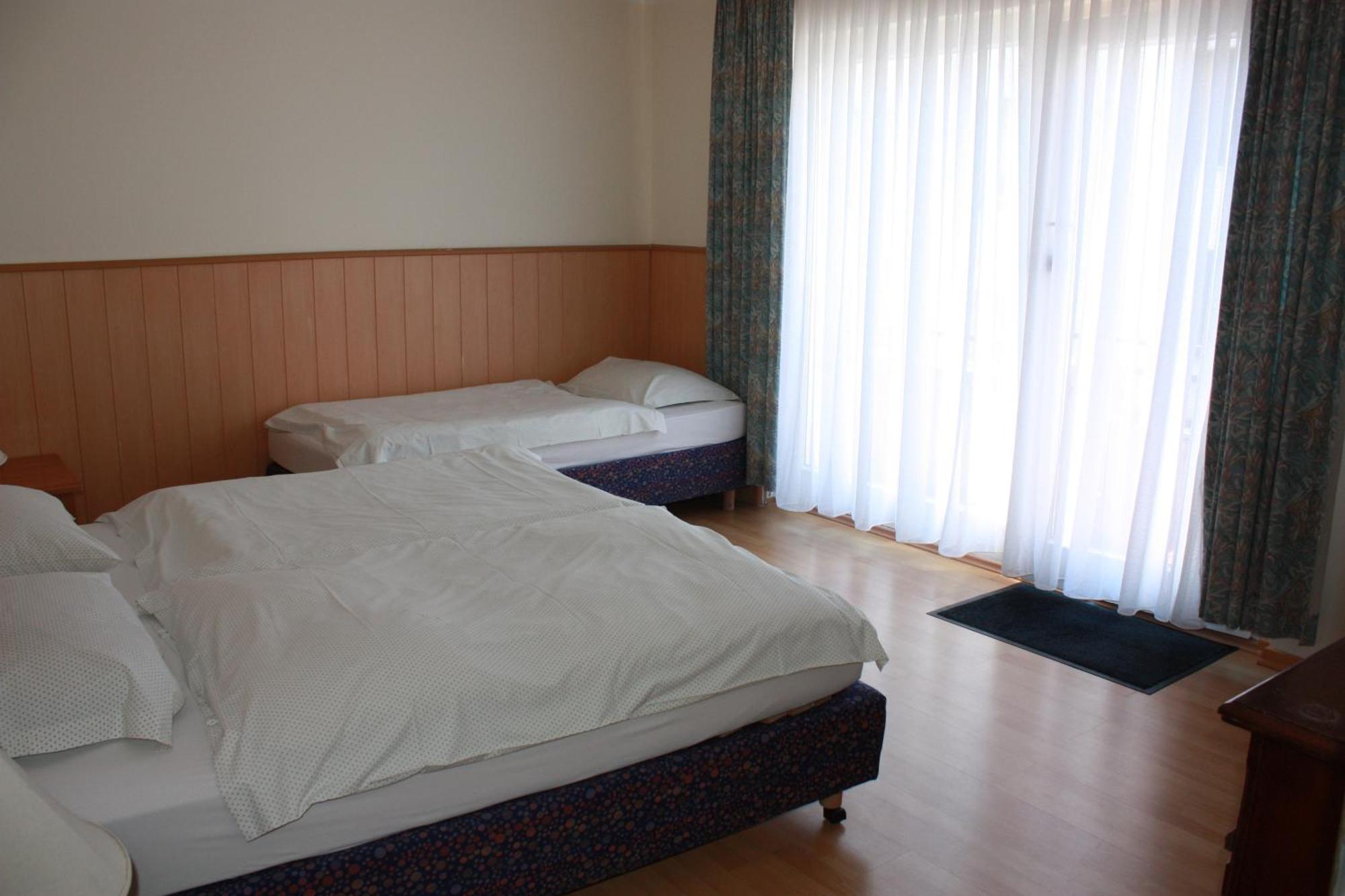 Hotel Romerhafen 3*