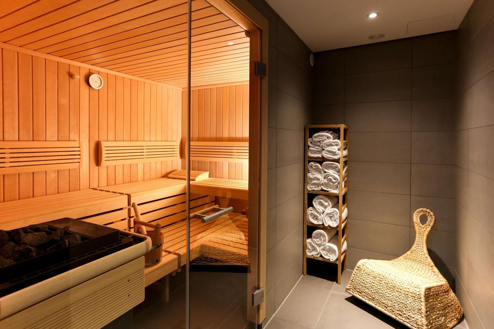 Hotel Art'otel Cologne, Powered By Radisson 4*