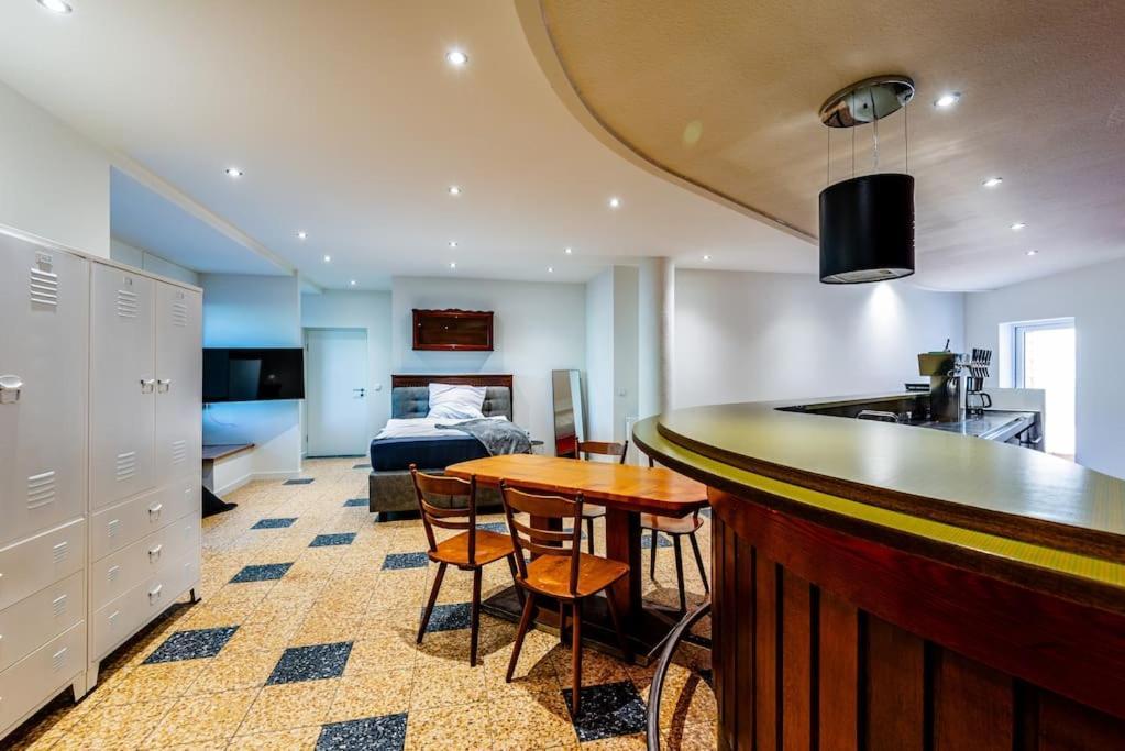 Apartment Wohnen In Ehemaliger Kneipe Cologne