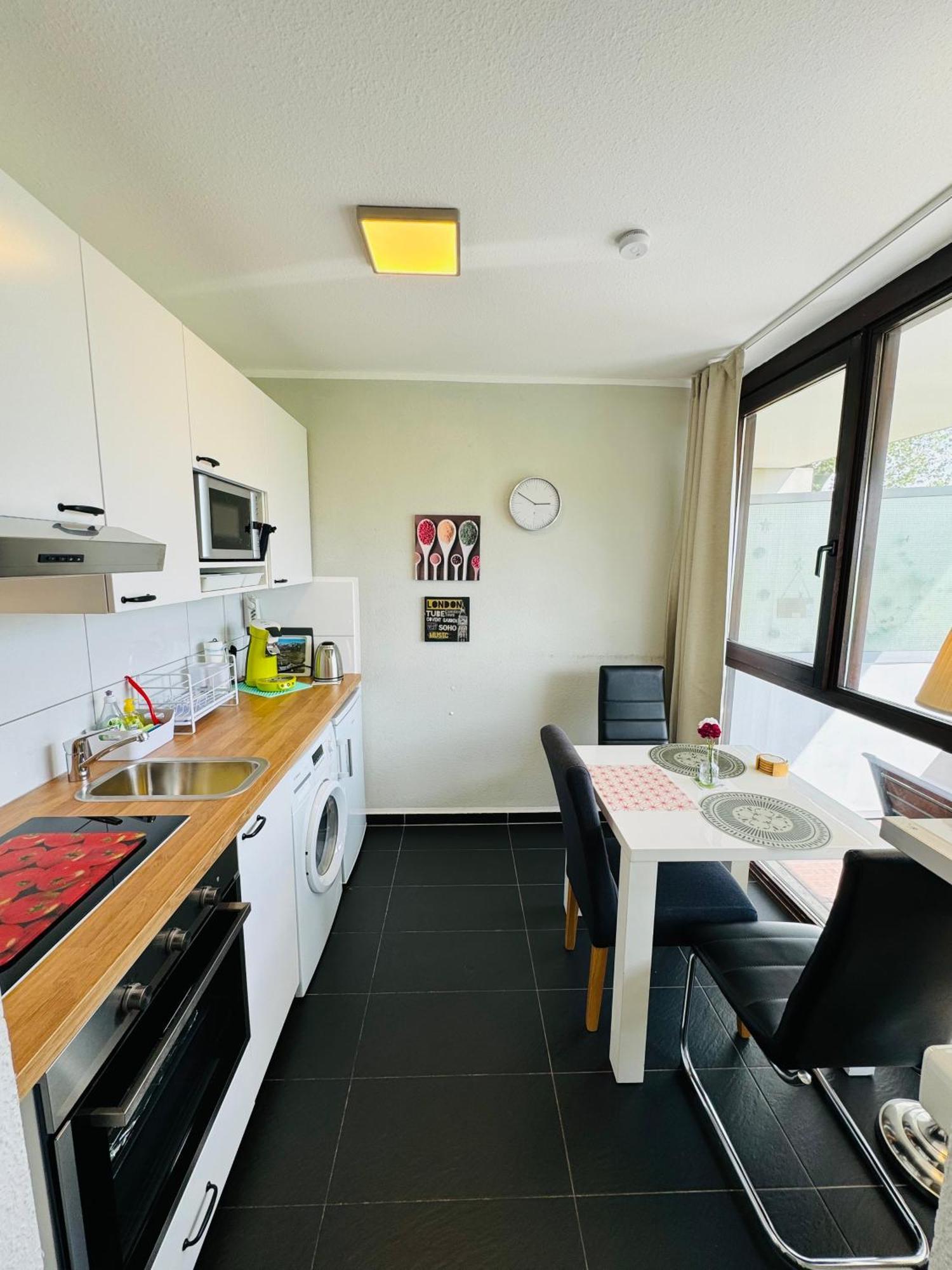 Messe Koeln West Apartamento *