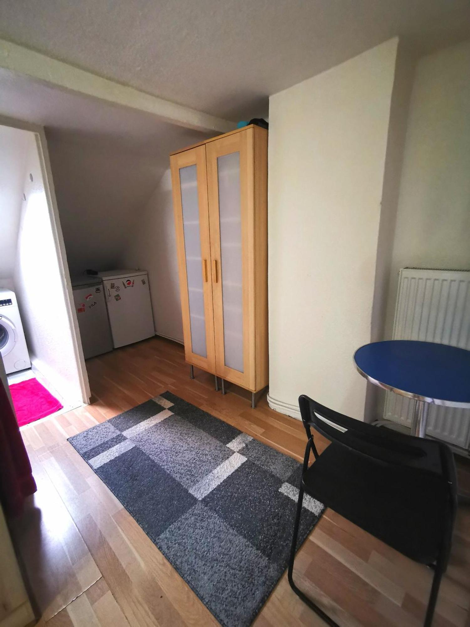 Privatunterkunft Privat In Zwei-zimmer-wohnung Als 2er Wg