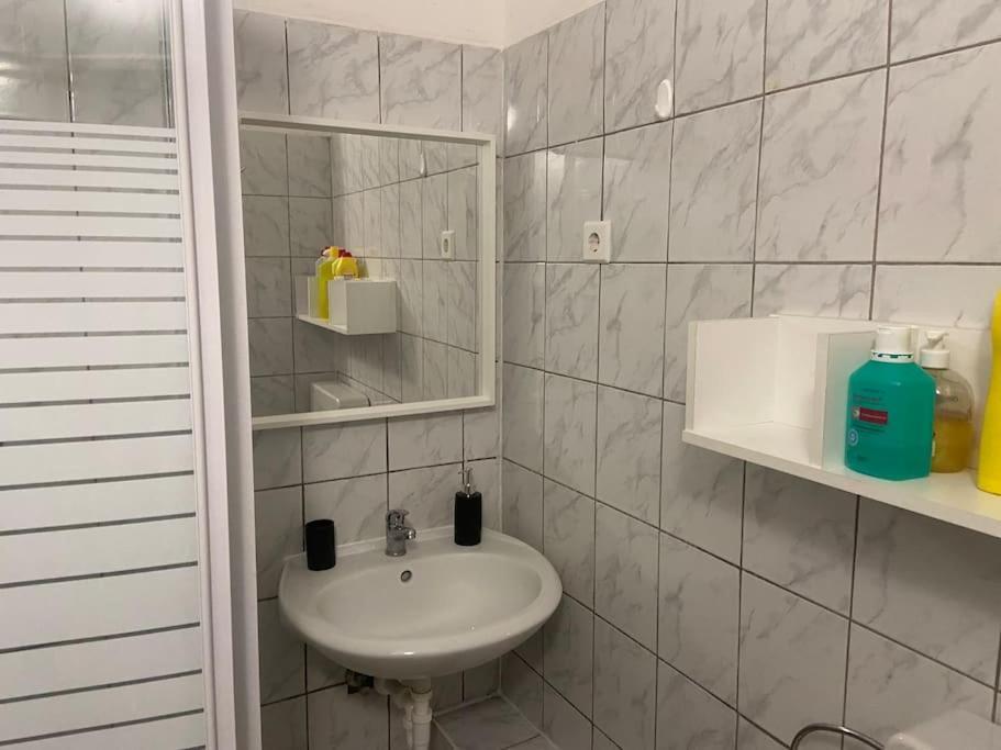 Premium One-bedroom Apartment Cologne