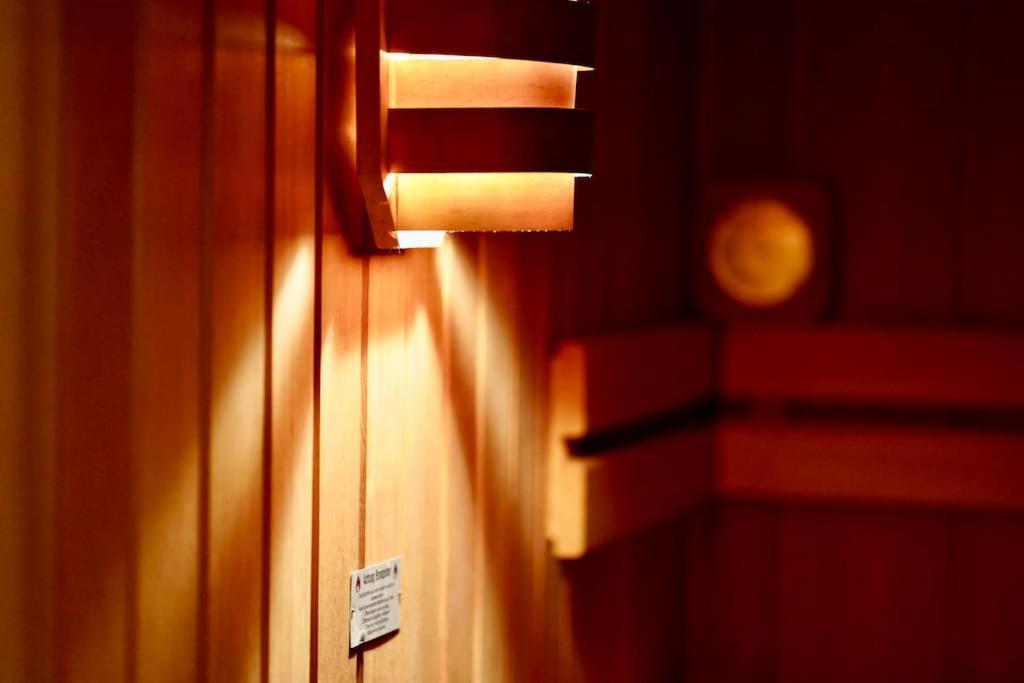 Helle Kellerwohnung Im Gruenen Mit Sauna * Cologne