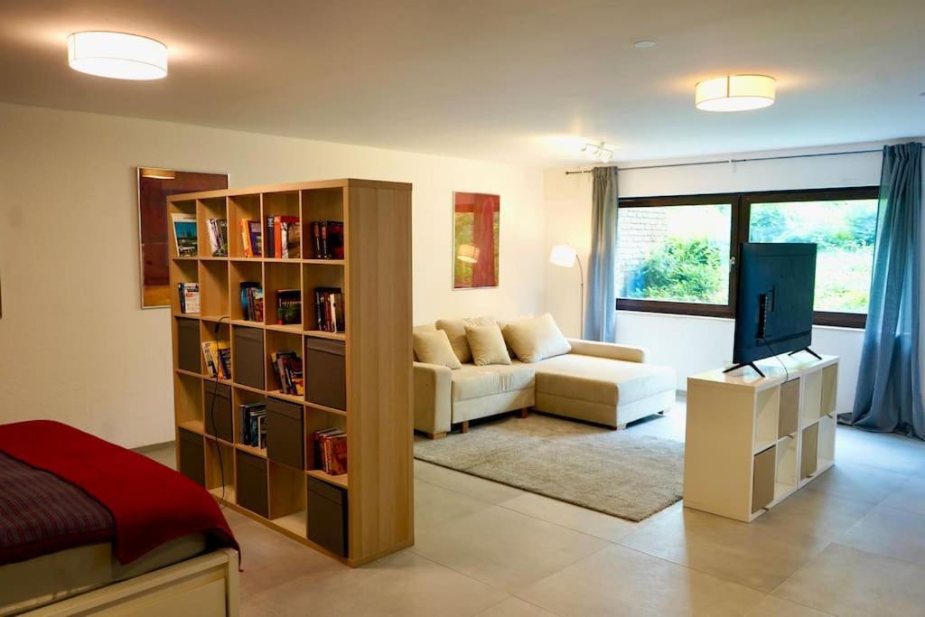 Helle Kellerwohnung Im Gruenen Mit Sauna Apartment