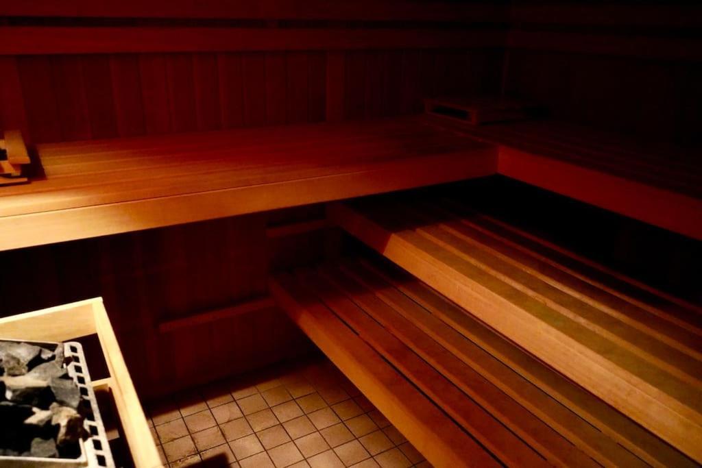 Helle Kellerwohnung Im Gruenen Mit Sauna * Cologne