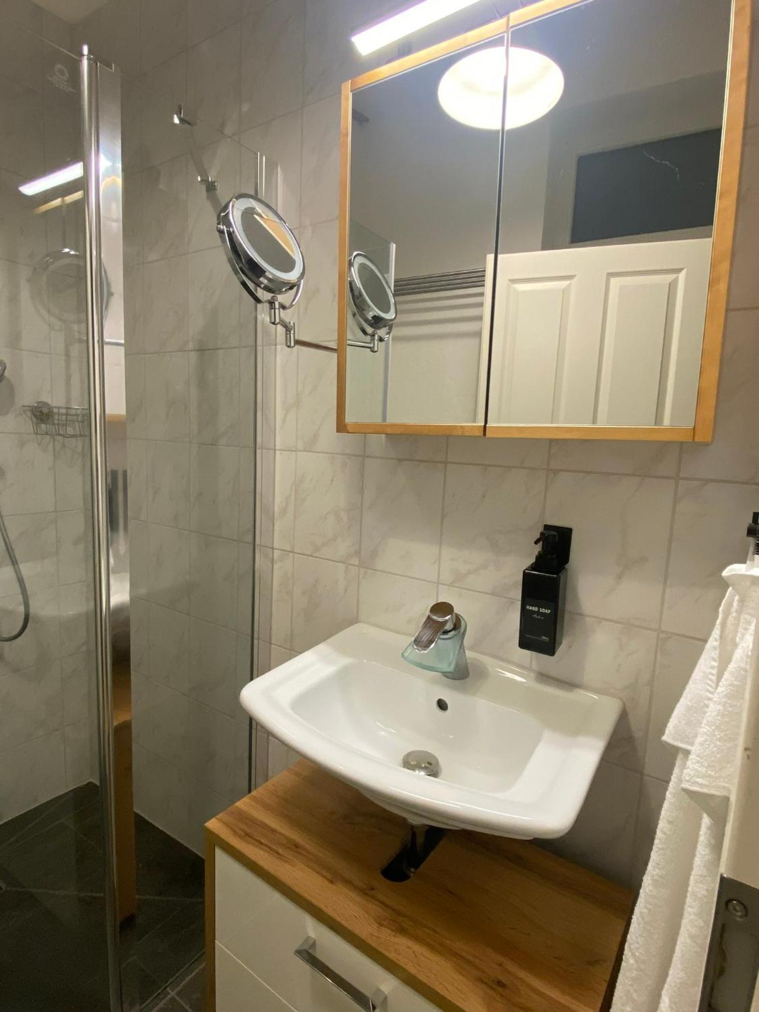 Gemuetliches Messe Und Ferienapartment 60m2 Naehe Koelnmesse & Lanxess Arena