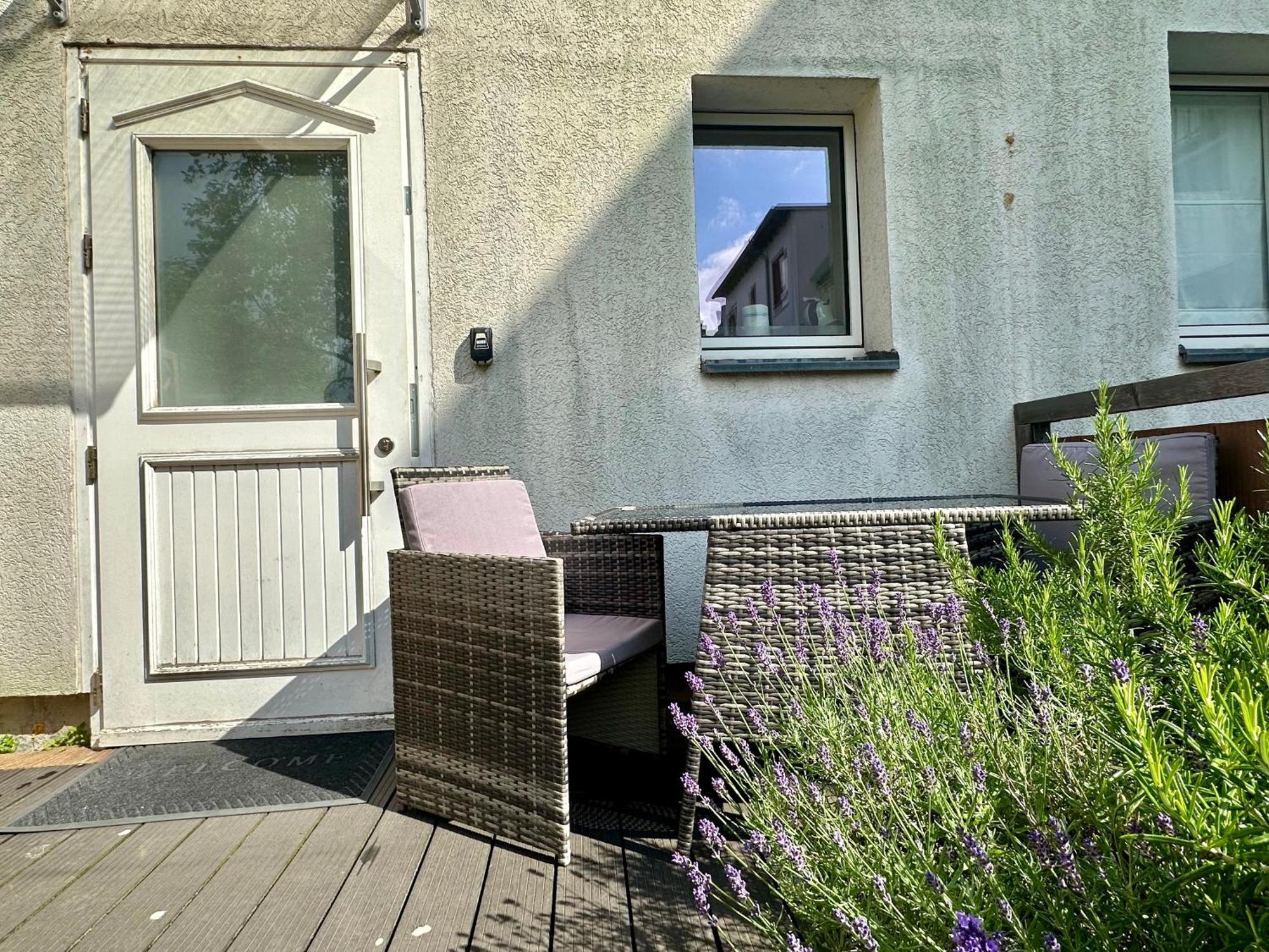 Modernes Am Rhein In Ruhiger Lage *