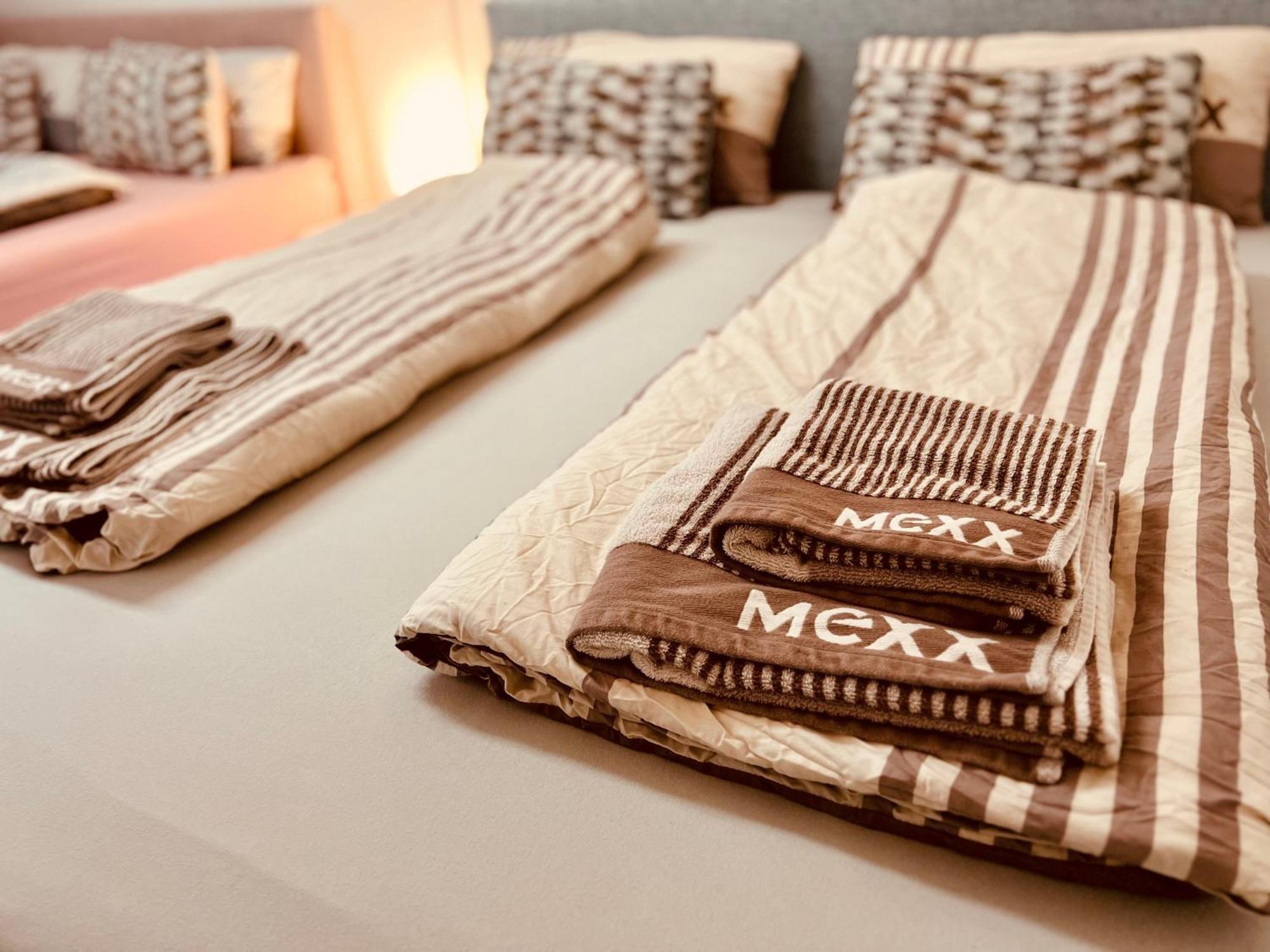 Luxe Living: Opulent Elegance Unleashed Appartement Keulen