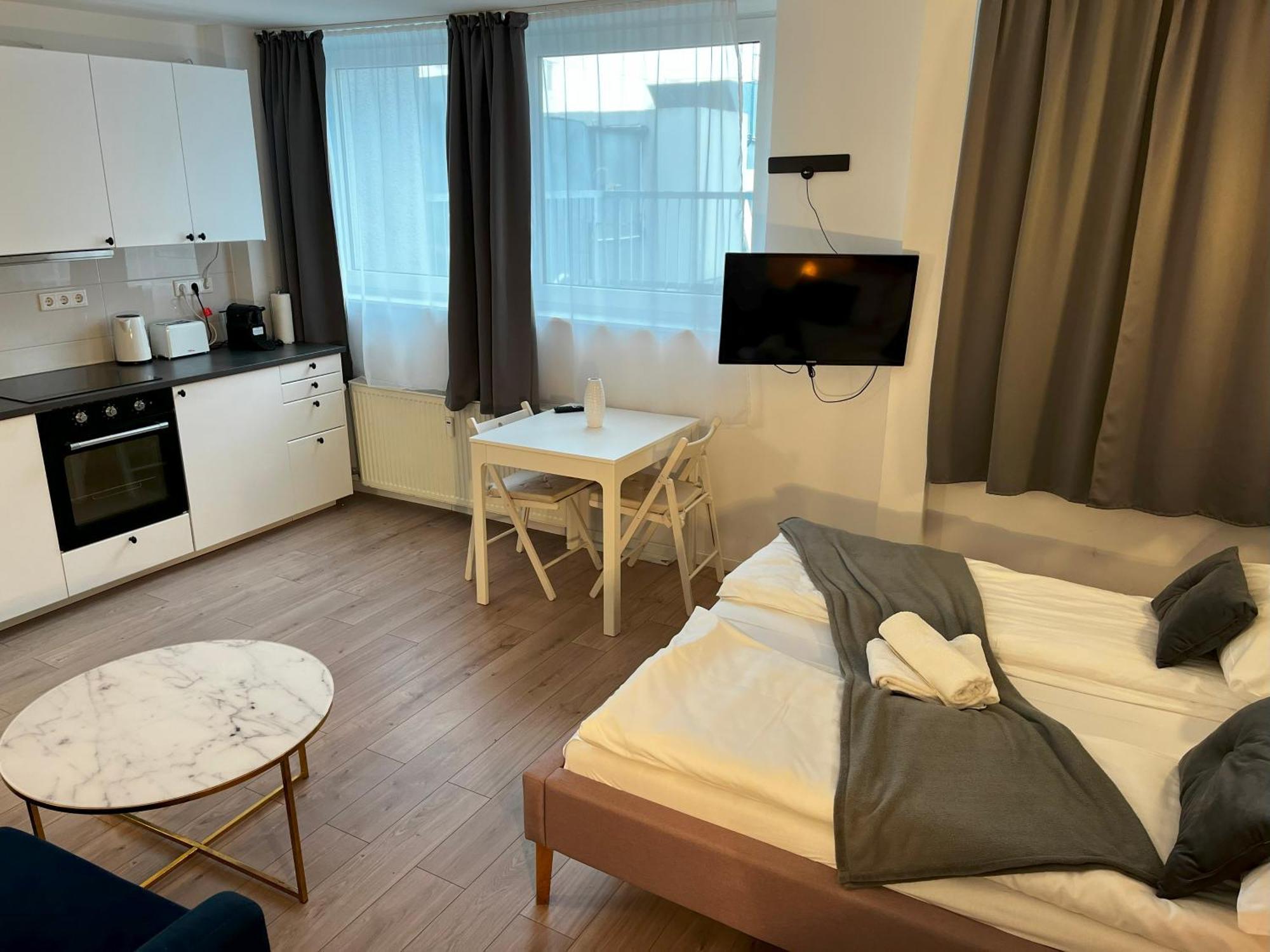 Apartment Stylish In Friesenplatz, Heart Of