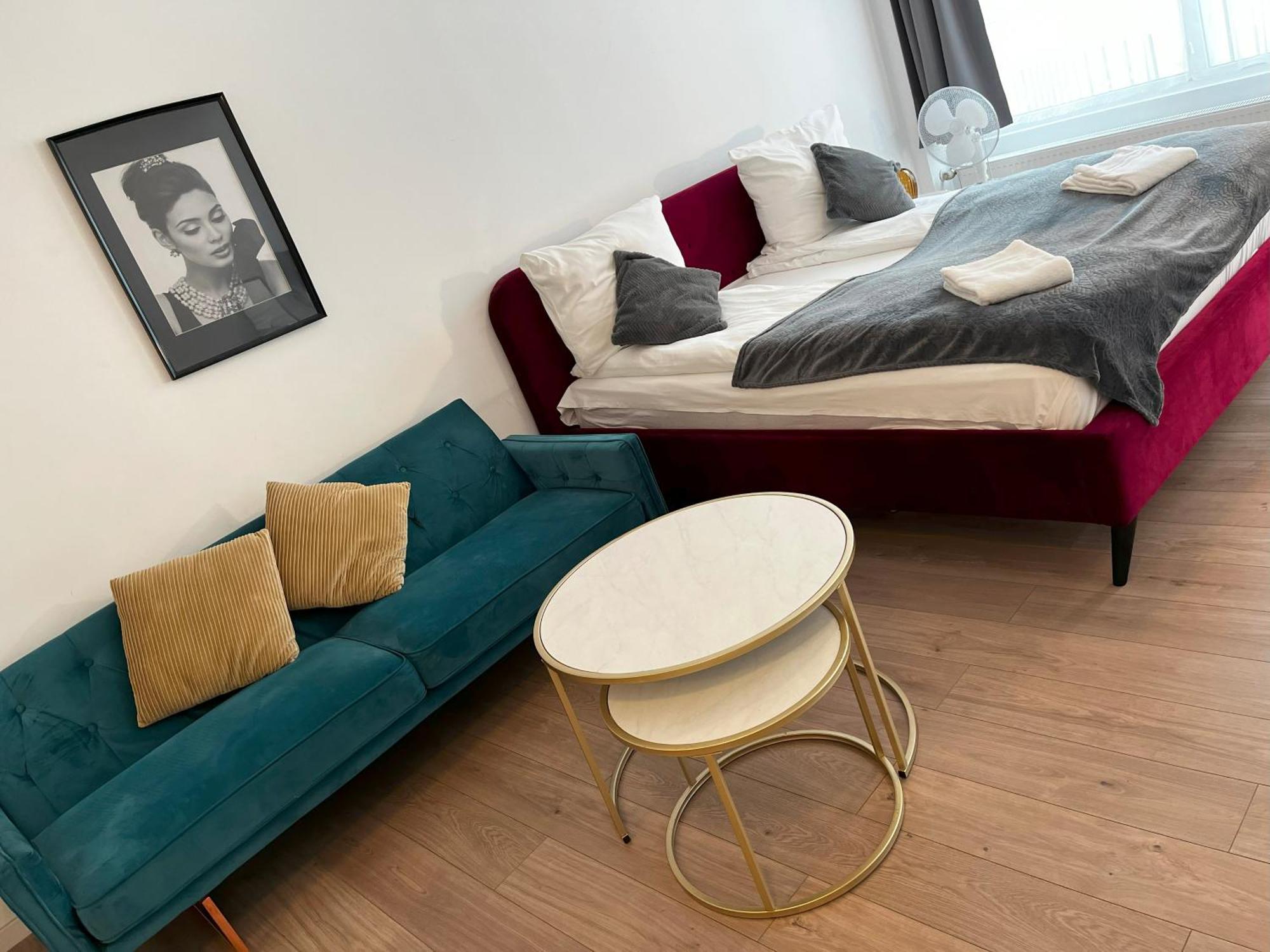 Apartment Stylish In Friesenplatz, Heart Of