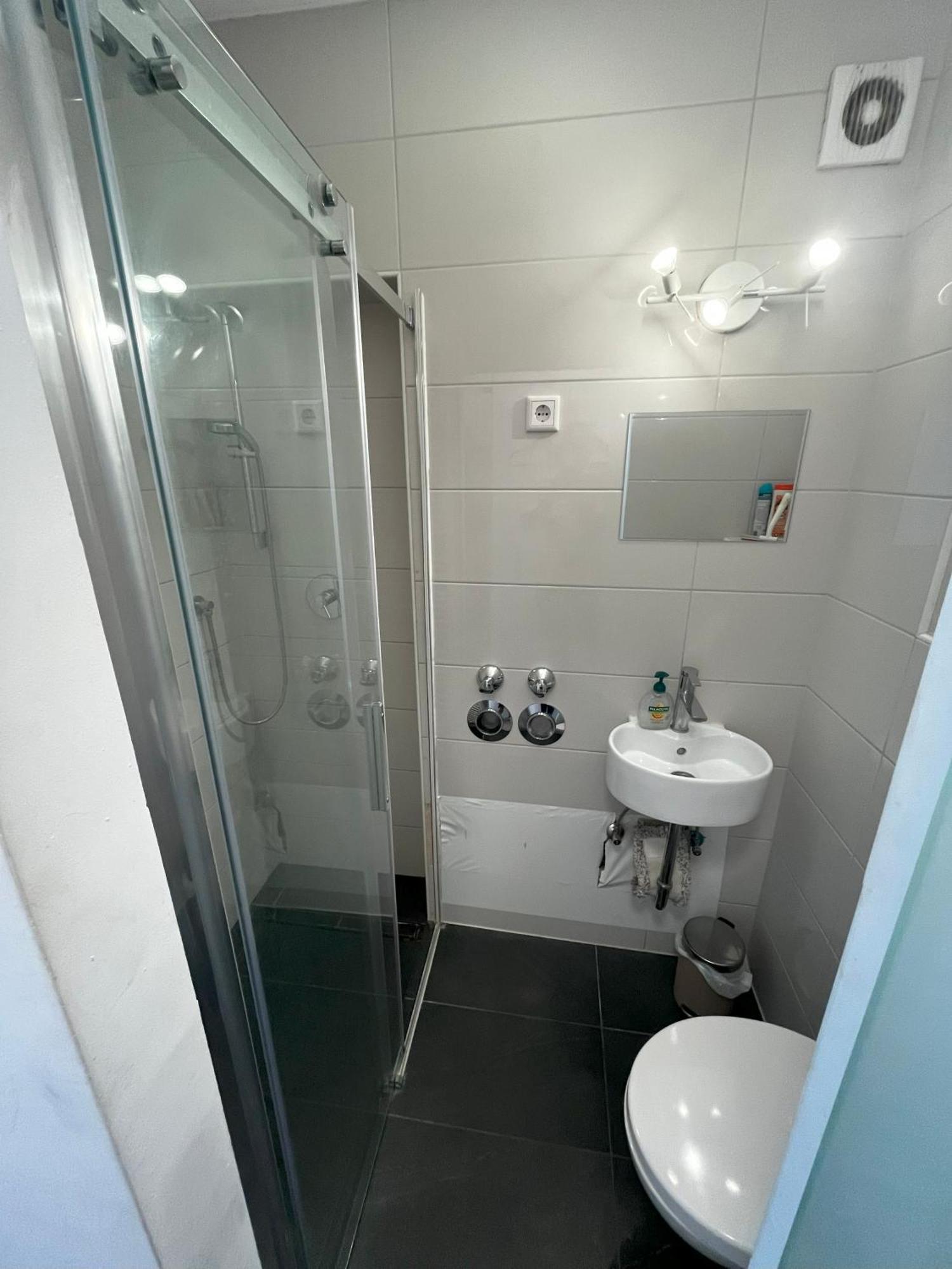 Stylish In Friesenplatz, Heart Of Apartment *