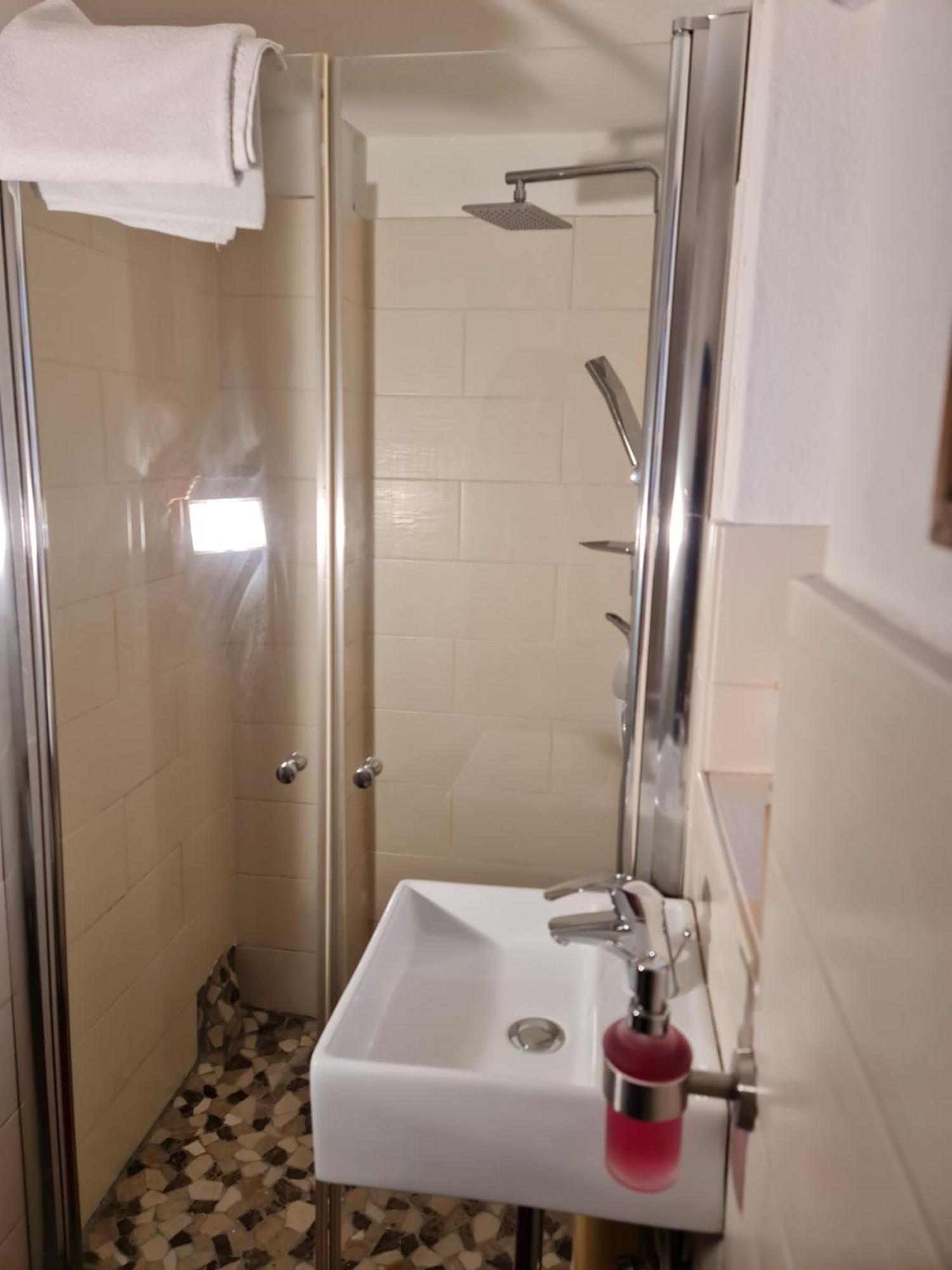 Schoenste Lage Am Rhein In Unmittelbarer Stadtnaehe, Bed & Breakfast *