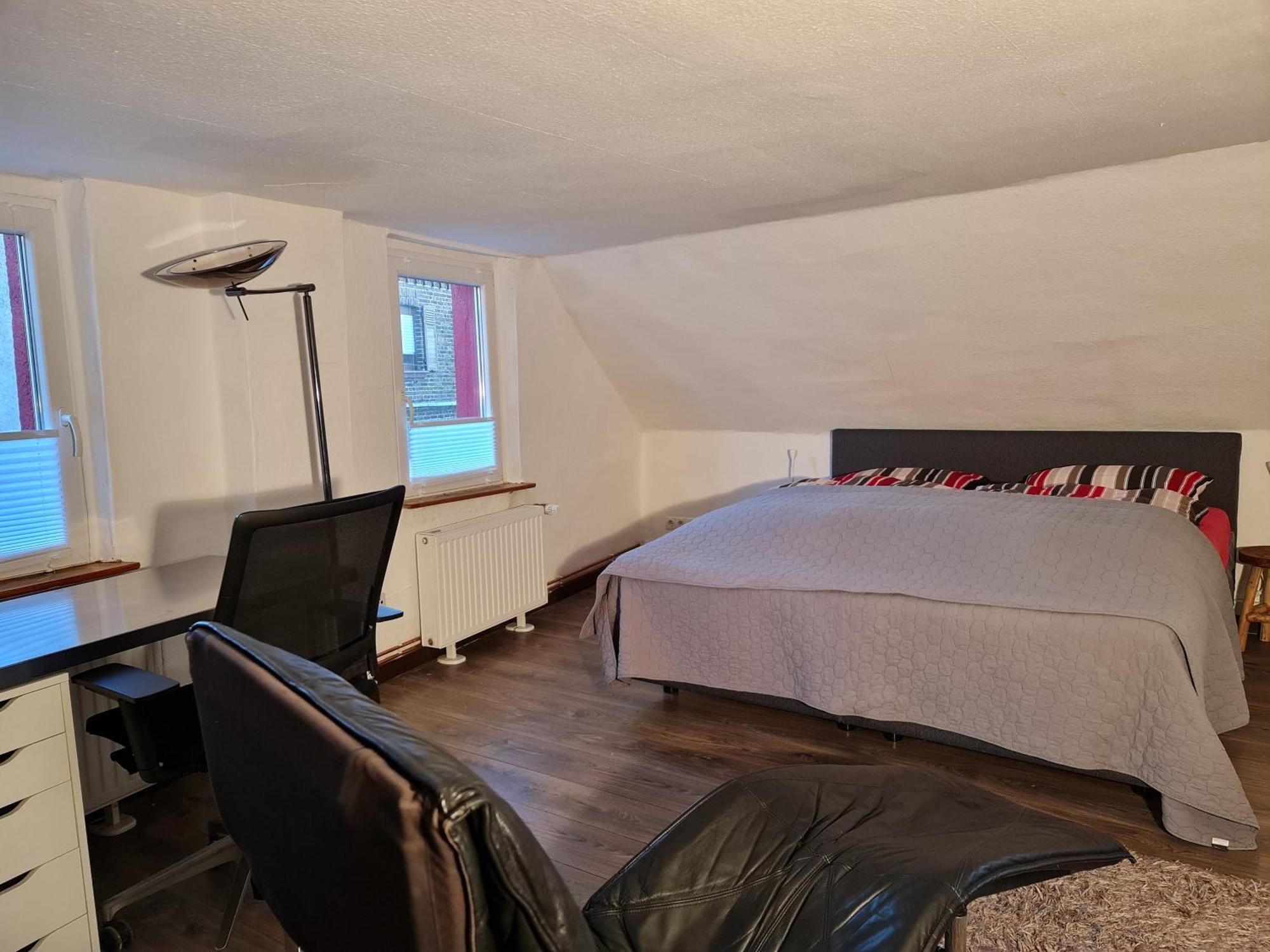 Schoenste Lage Am Rhein In Unmittelbarer Stadtnaehe, * Cologne