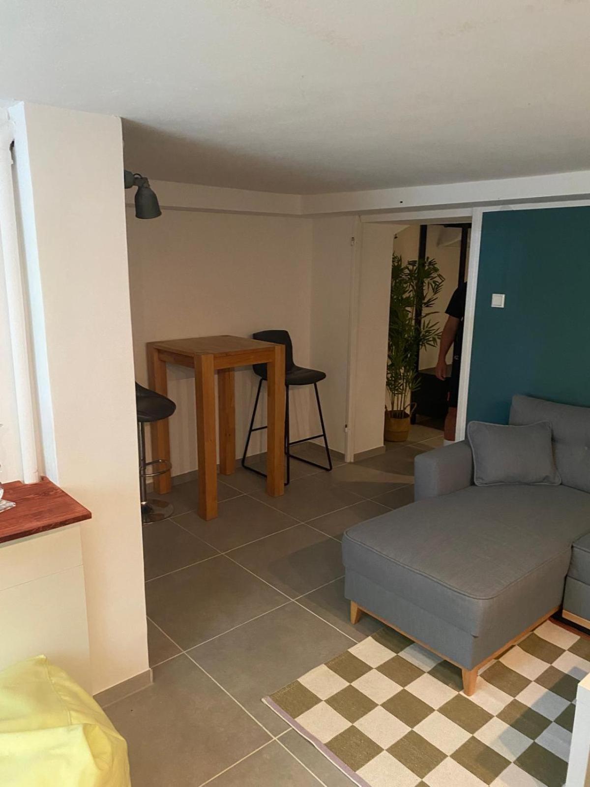 Apartment Schoene 2-zimmer In Sehr Guter Lage *