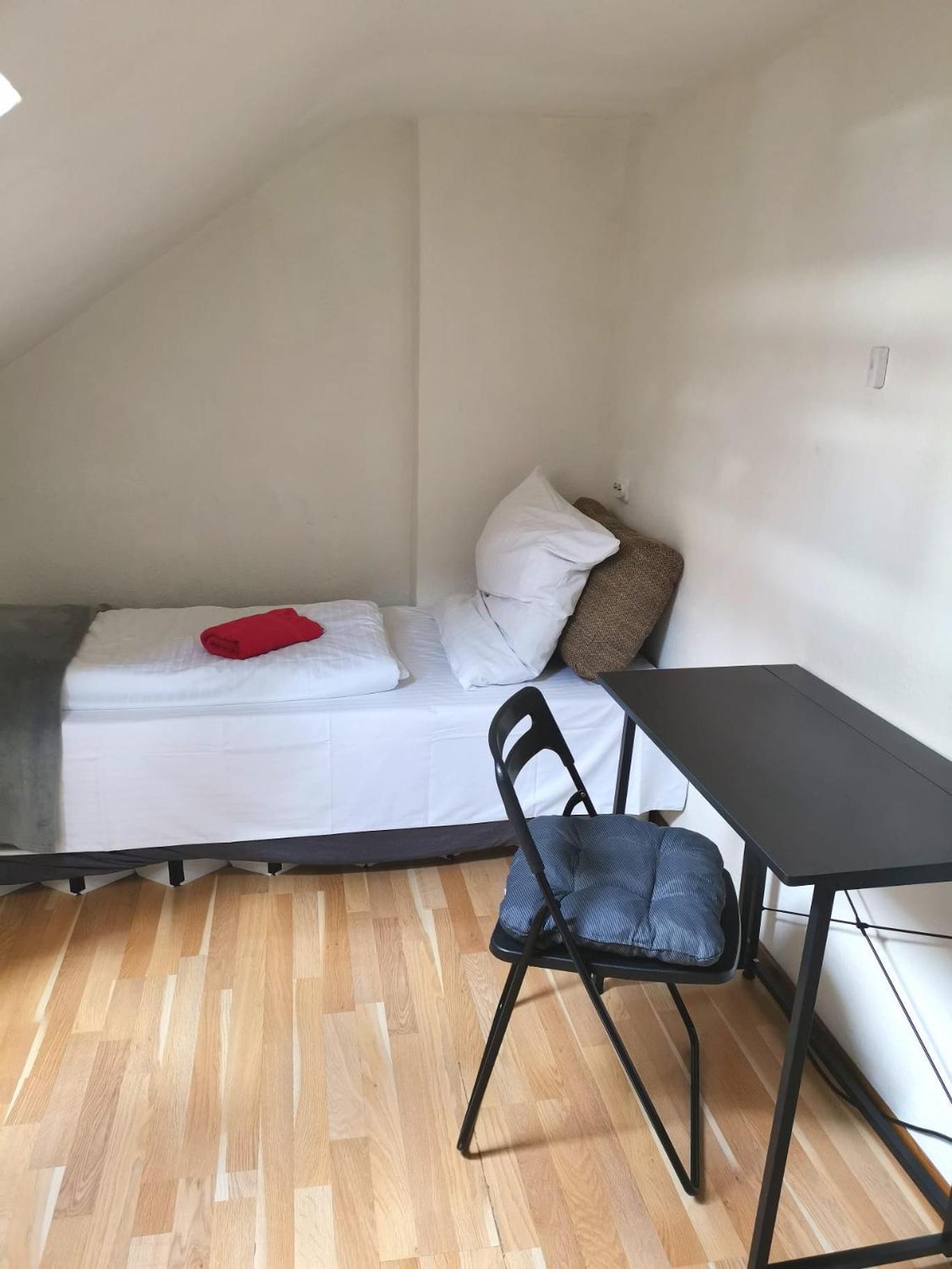 Privat In Zwei-zimmer-wohnung Als 2er Wg Privatunterkunft *