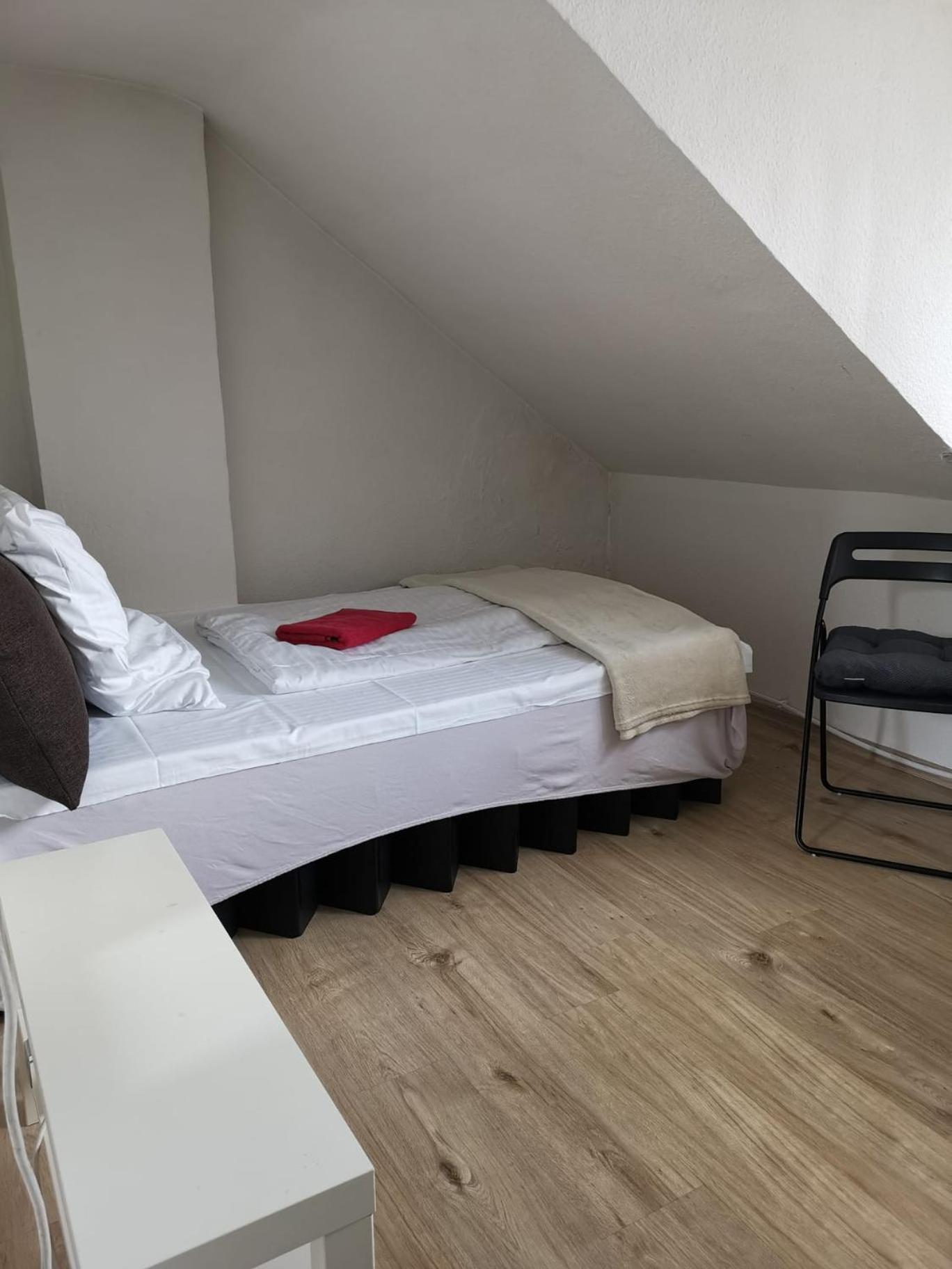 Privat In Zwei-zimmer-wohnung Als 2er Wg * Köln