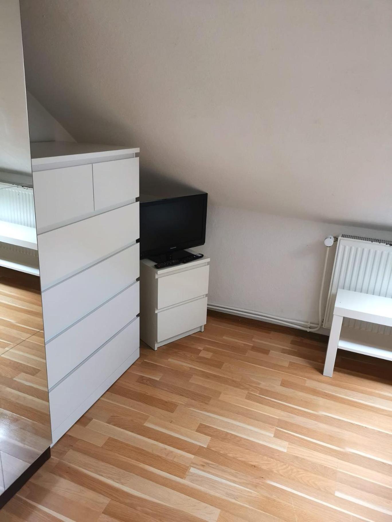 Privat In Zwei-zimmer-wohnung Als 2er Wg Privatunterkunft Köln