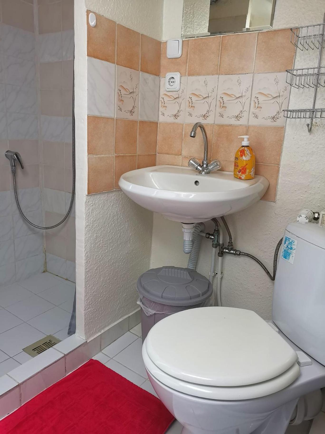 Privat In Zwei-zimmer-wohnung Als 2er Wg