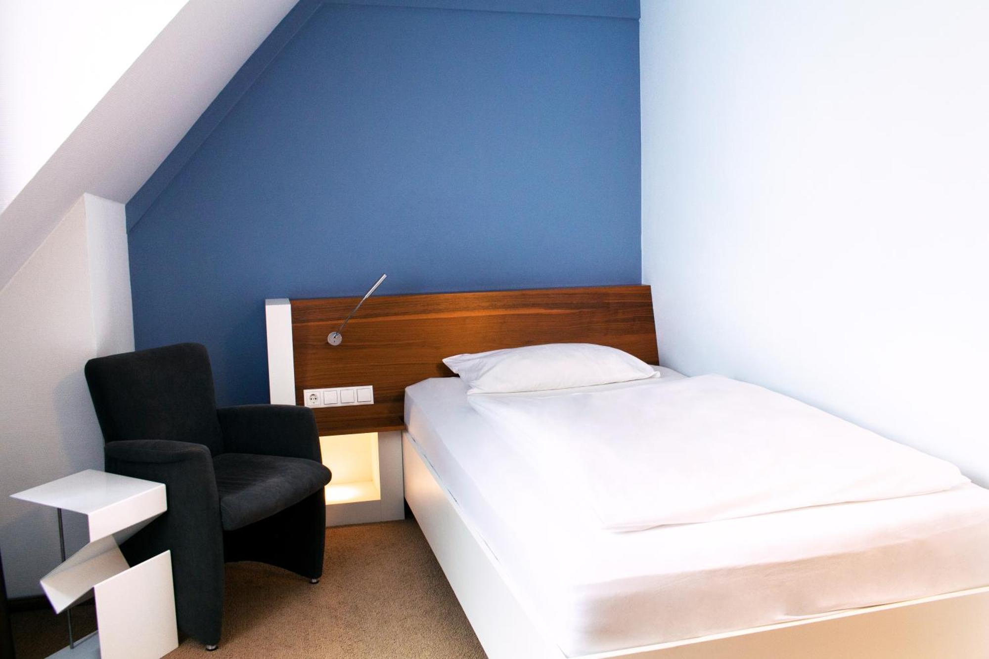&repeat Koeln Airport Hotel