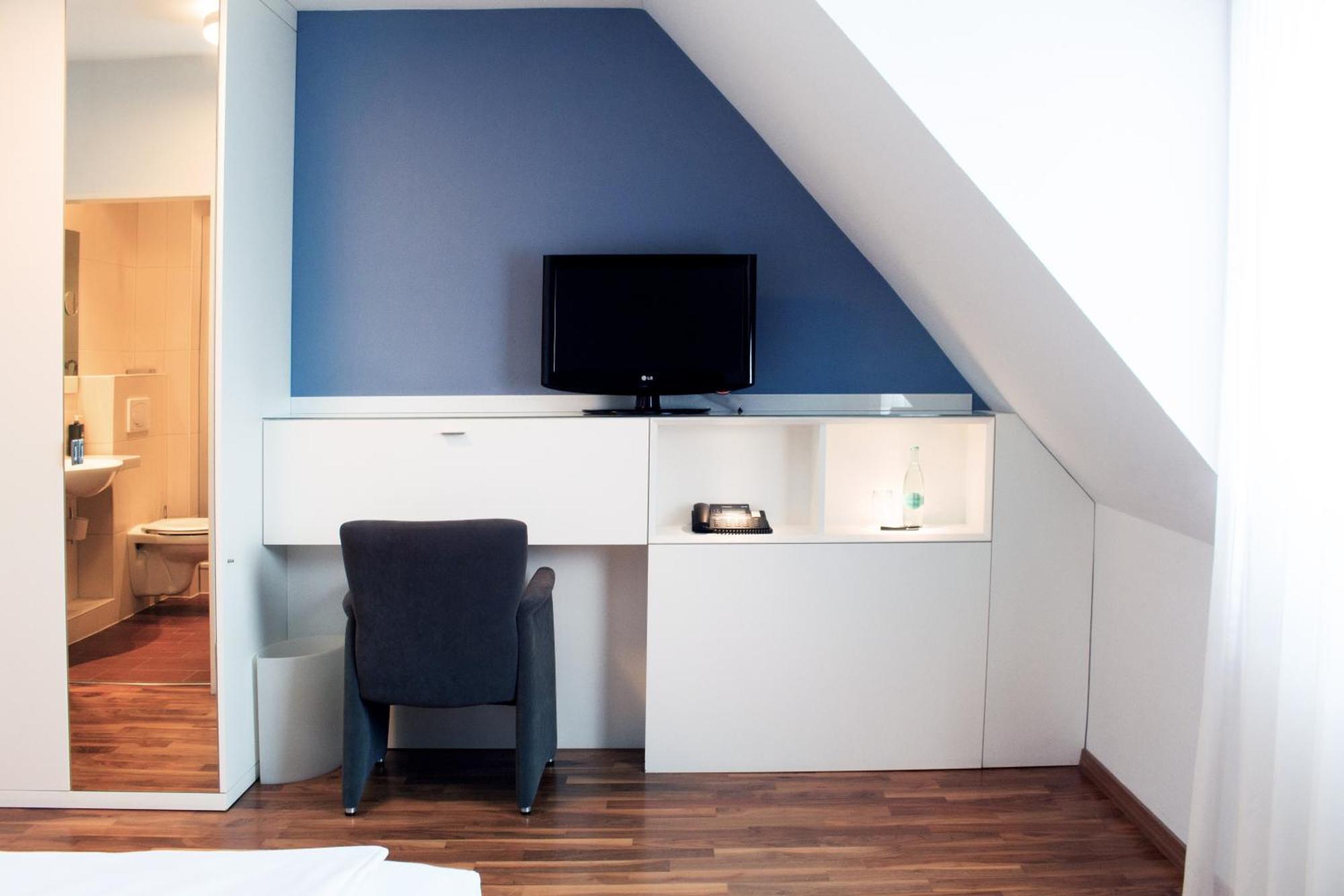Hotel &repeat Koeln Airport