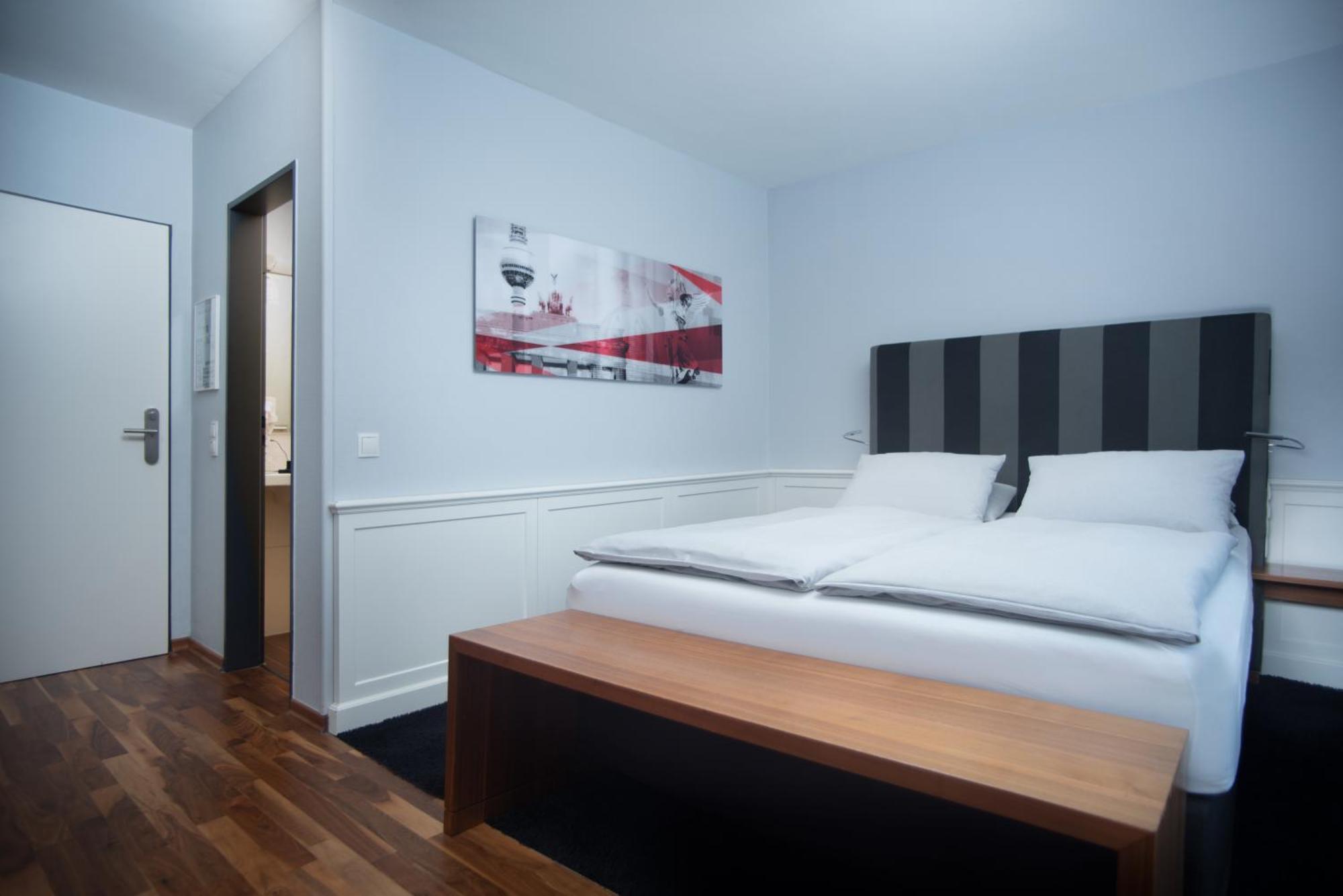 Hotel &repeat Koeln Airport 4*