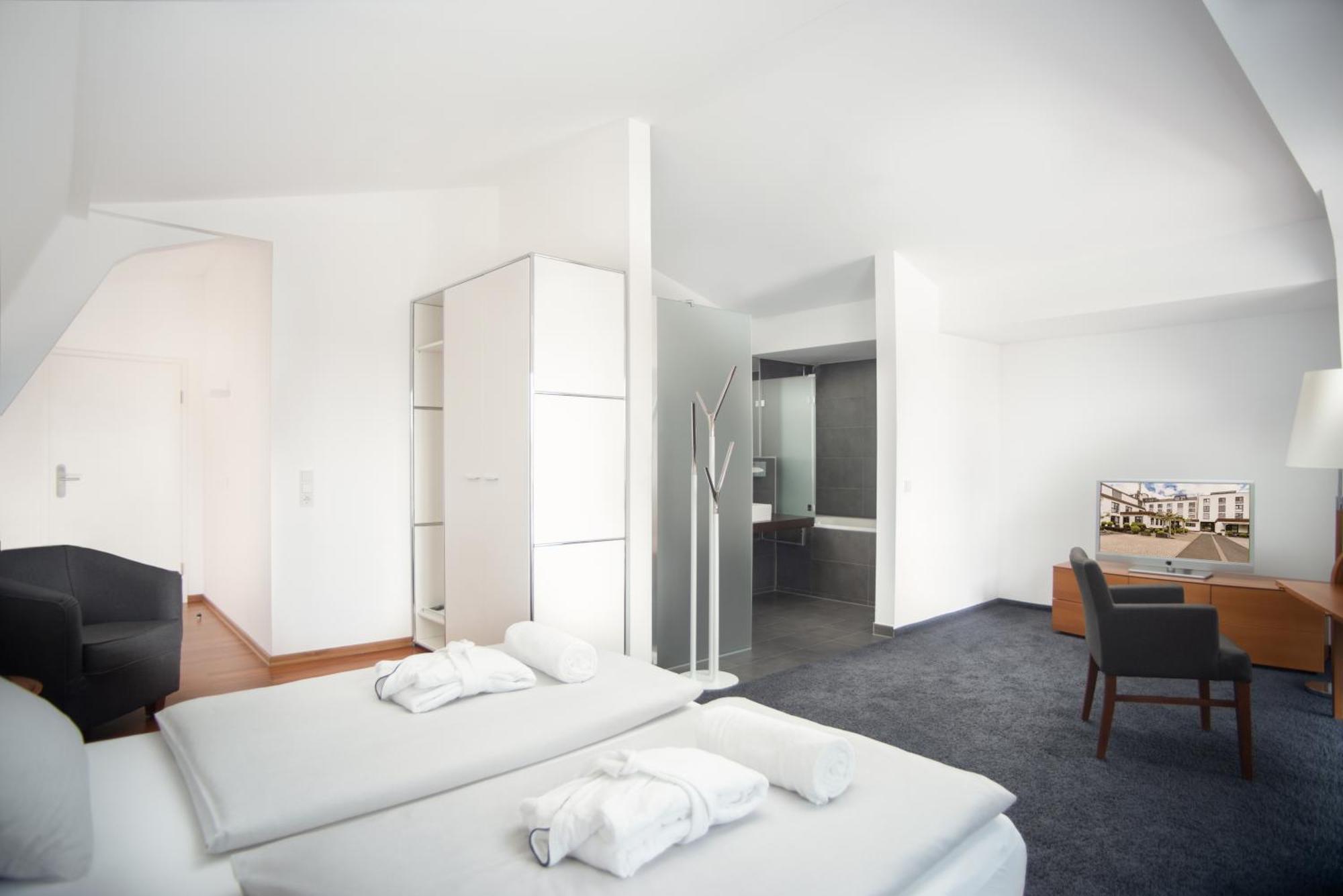 &repeat Koeln Airport Hotel Colonia