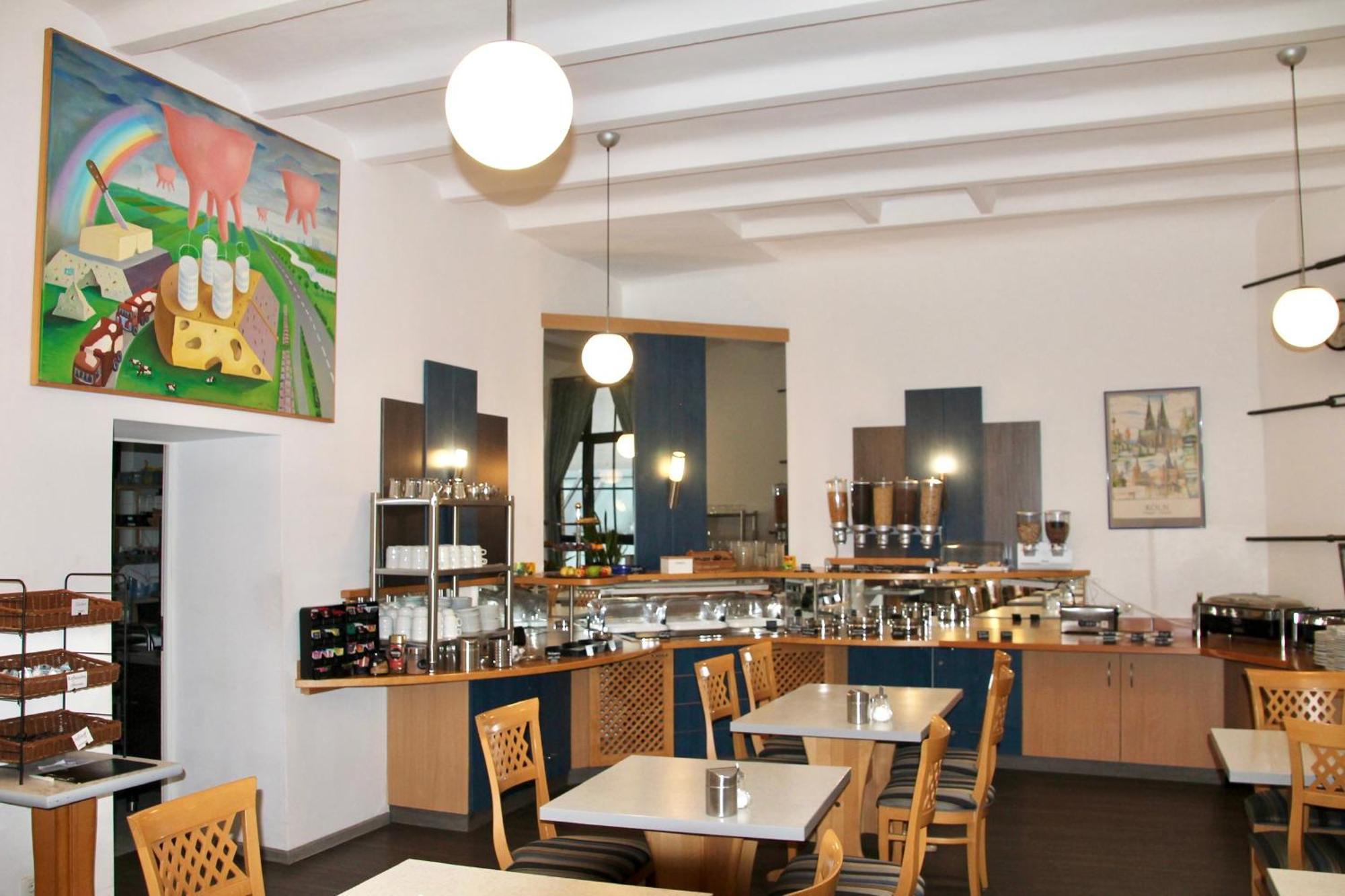 Opera Hotel 3*