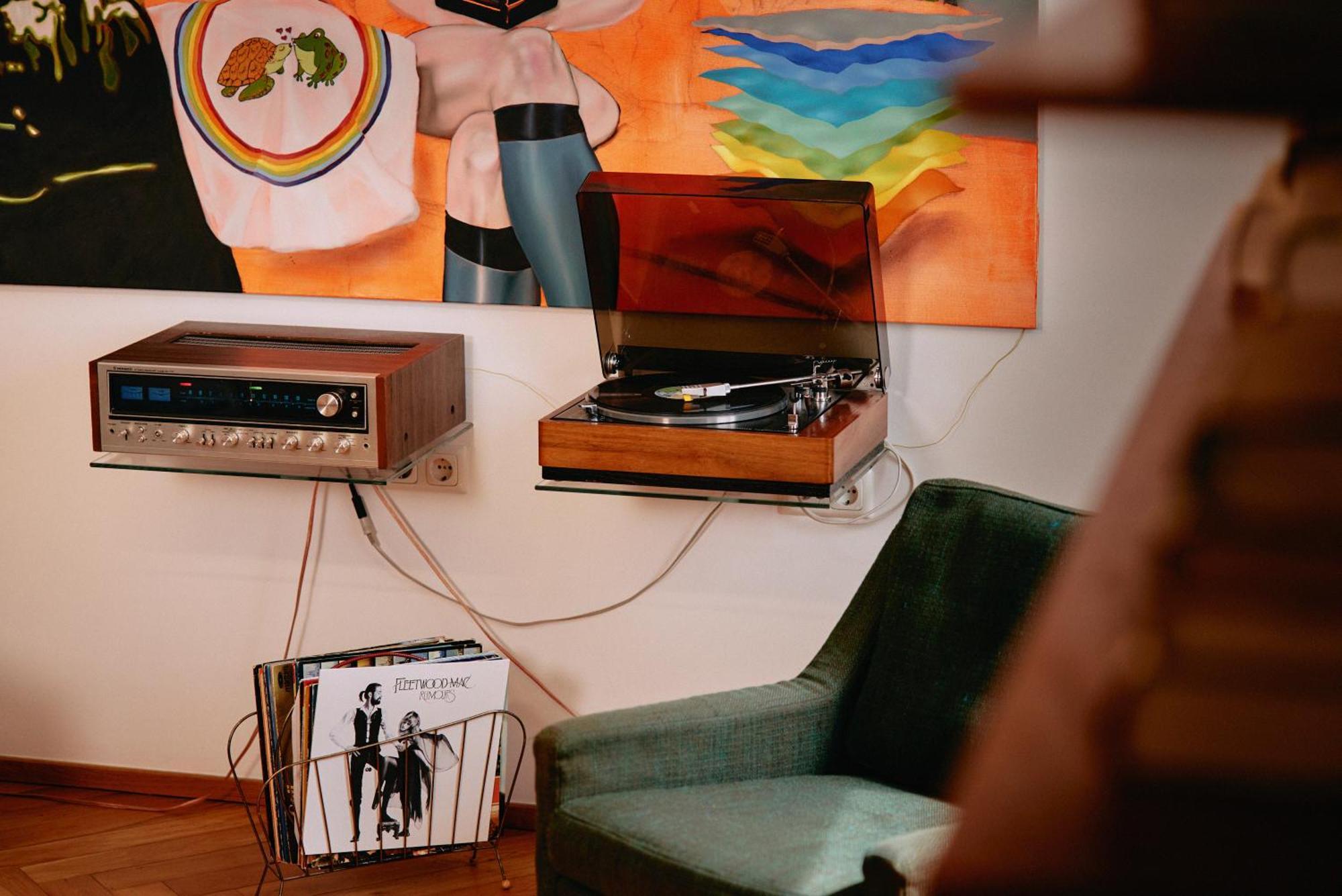 Hotel 18arts - Living In A Gallery!