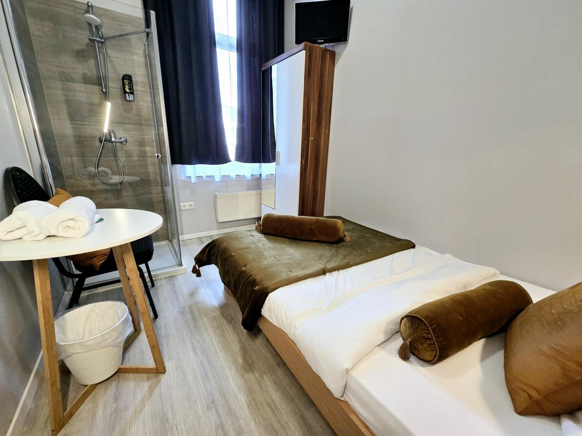 Storch Hotel 2*