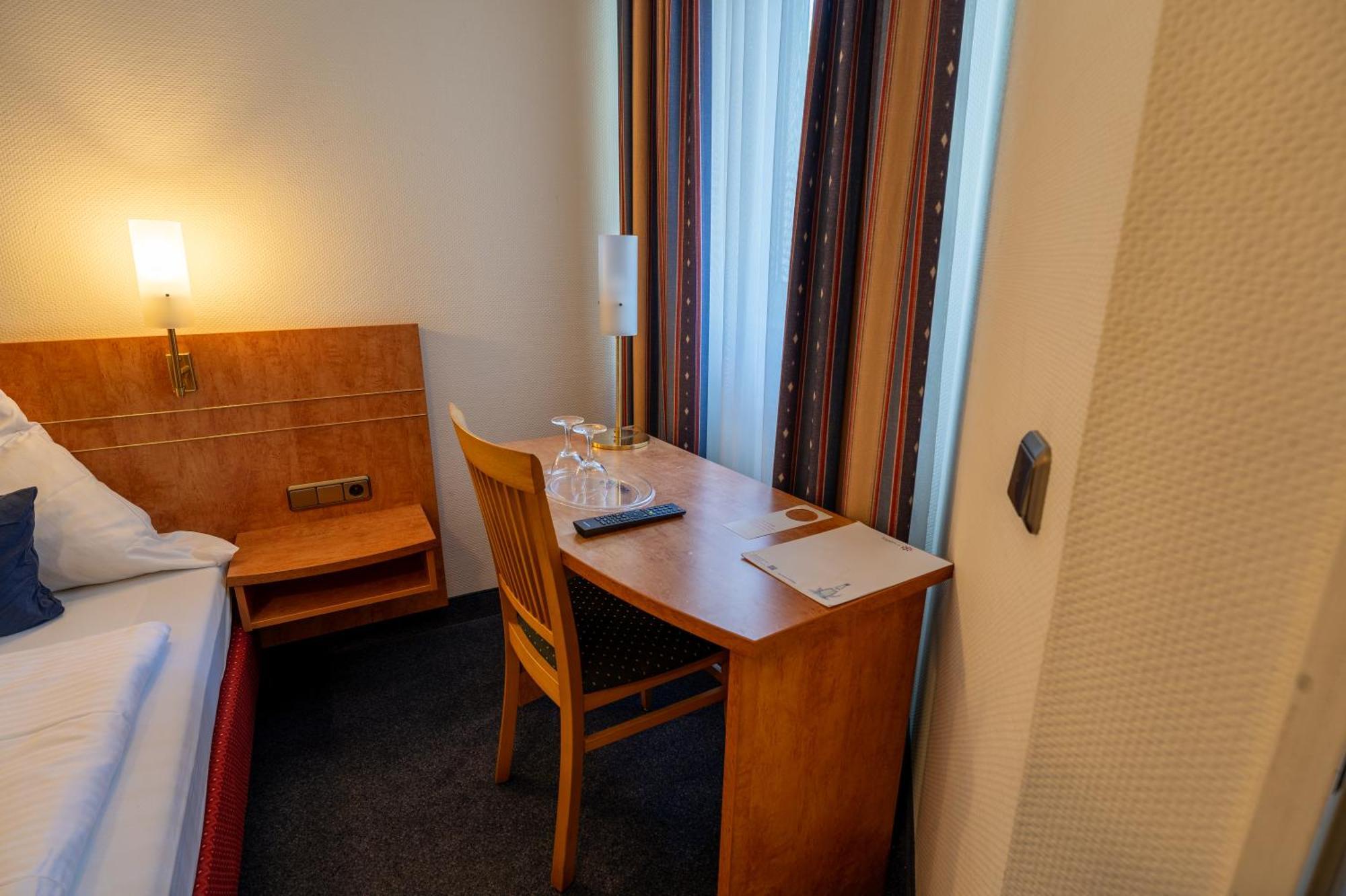 Hotel Airport Business 3*