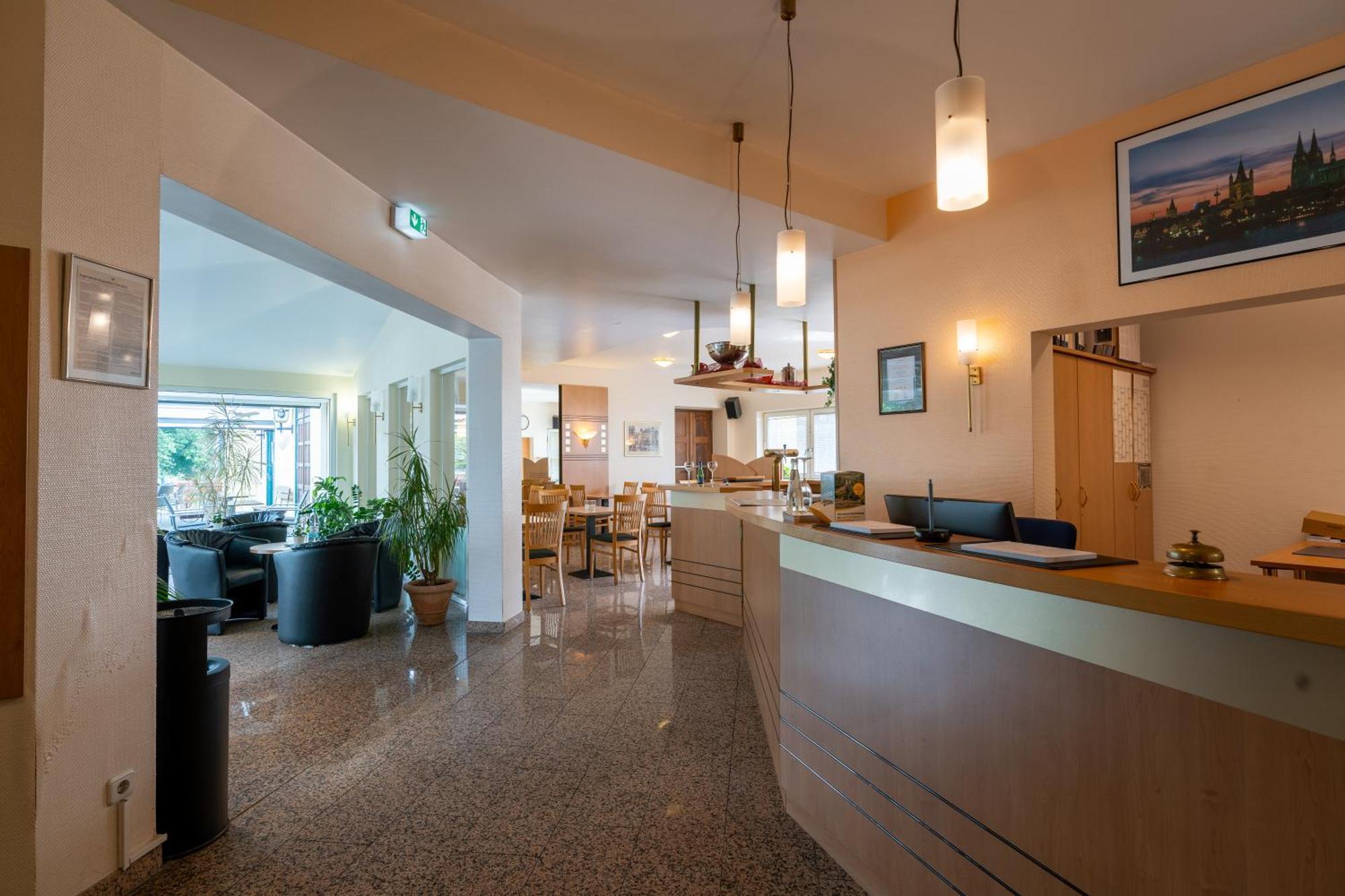 Airport Business Hotel 3*