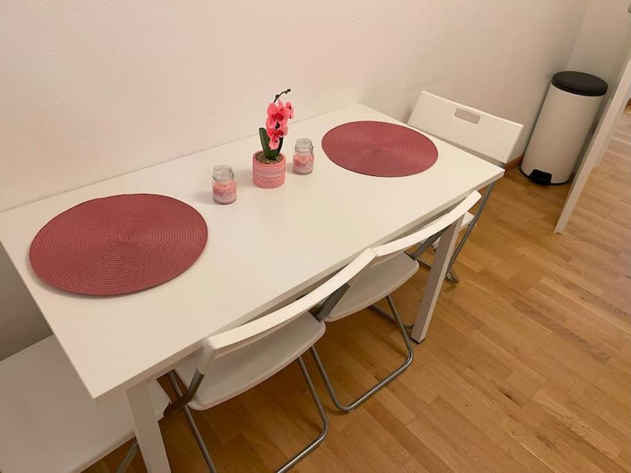 Cozy Studio In Neusser Street Apartment