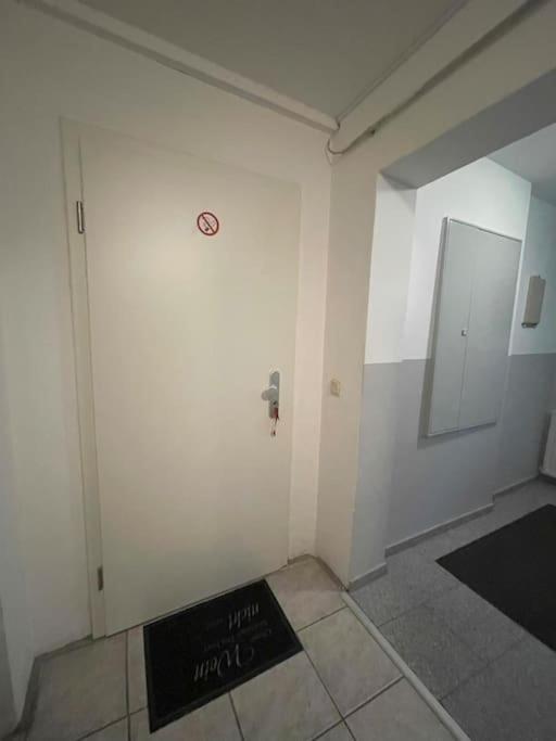 Cozy Studio In Neusser Street Apartment *