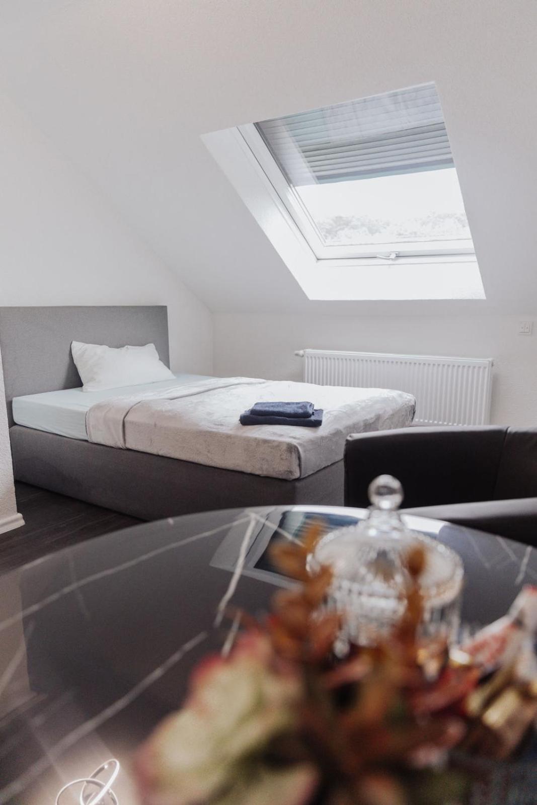 Homestay Urlaubszimmer 5 Airport Bonn Flughafen *