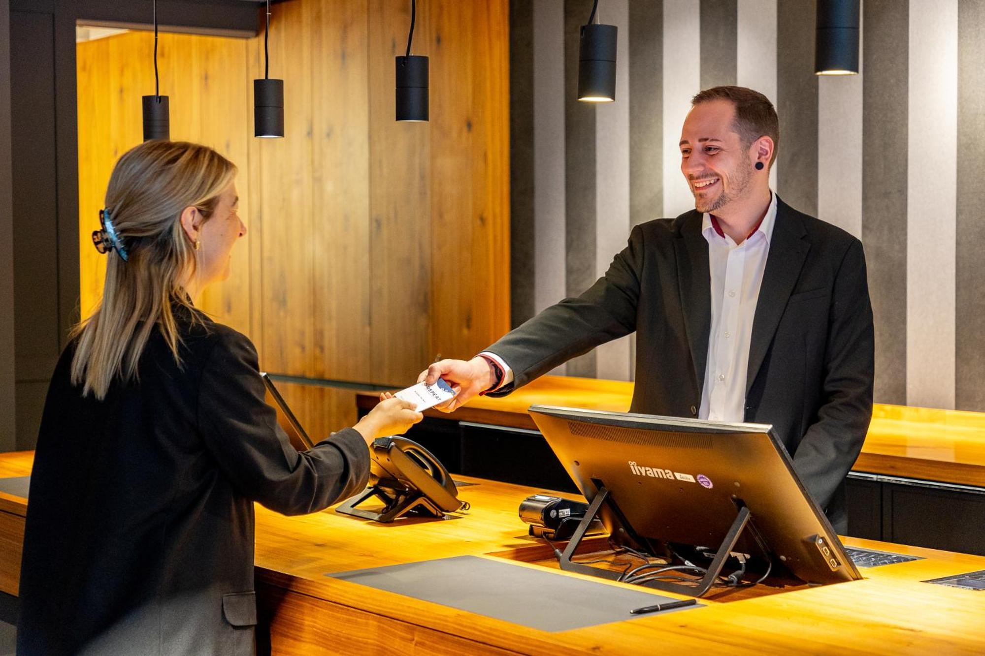 &repeat Koeln Airport Hotel
