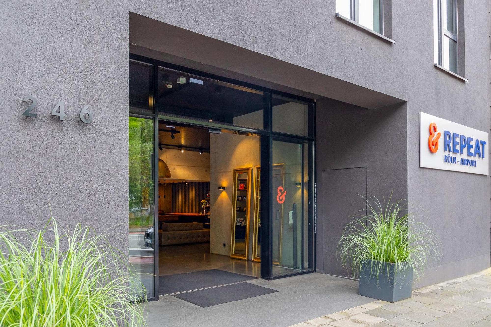 &repeat Koeln Airport Hotel 4*