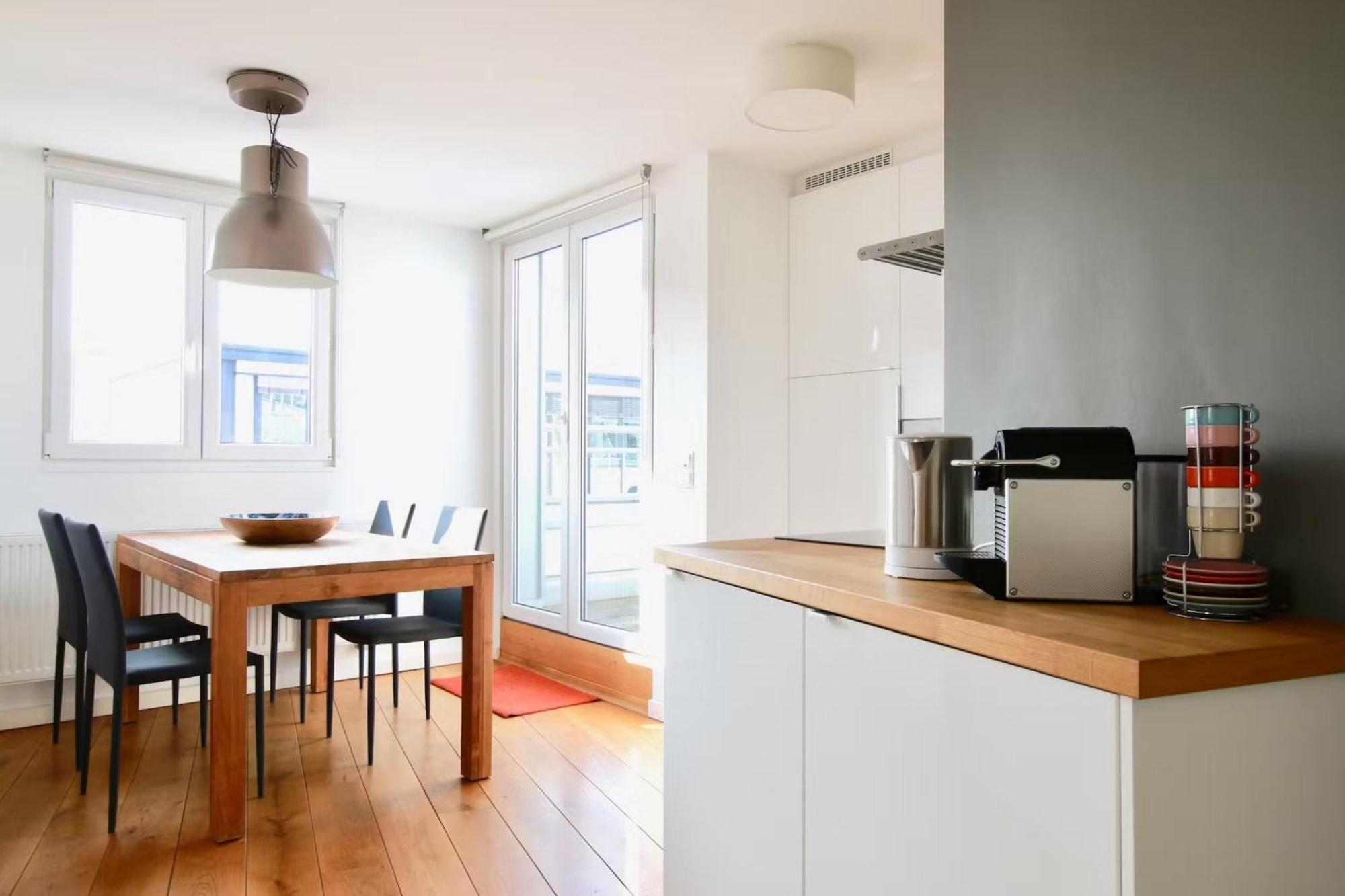 Grosse Dachgeschosswohnung Mit Balkon Im Belgischen Viertel Apartment *