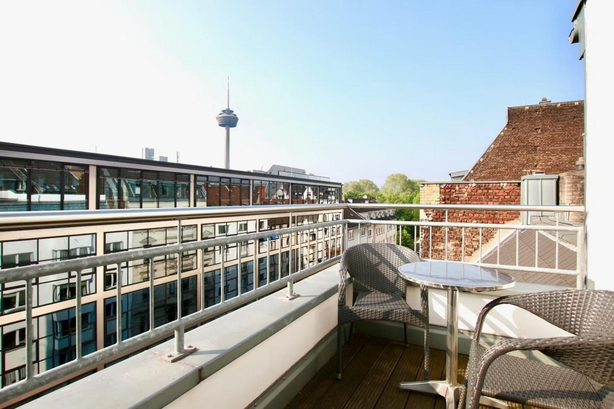 Apartment Grosse Dachgeschosswohnung Mit Balkon Im Belgischen Viertel *